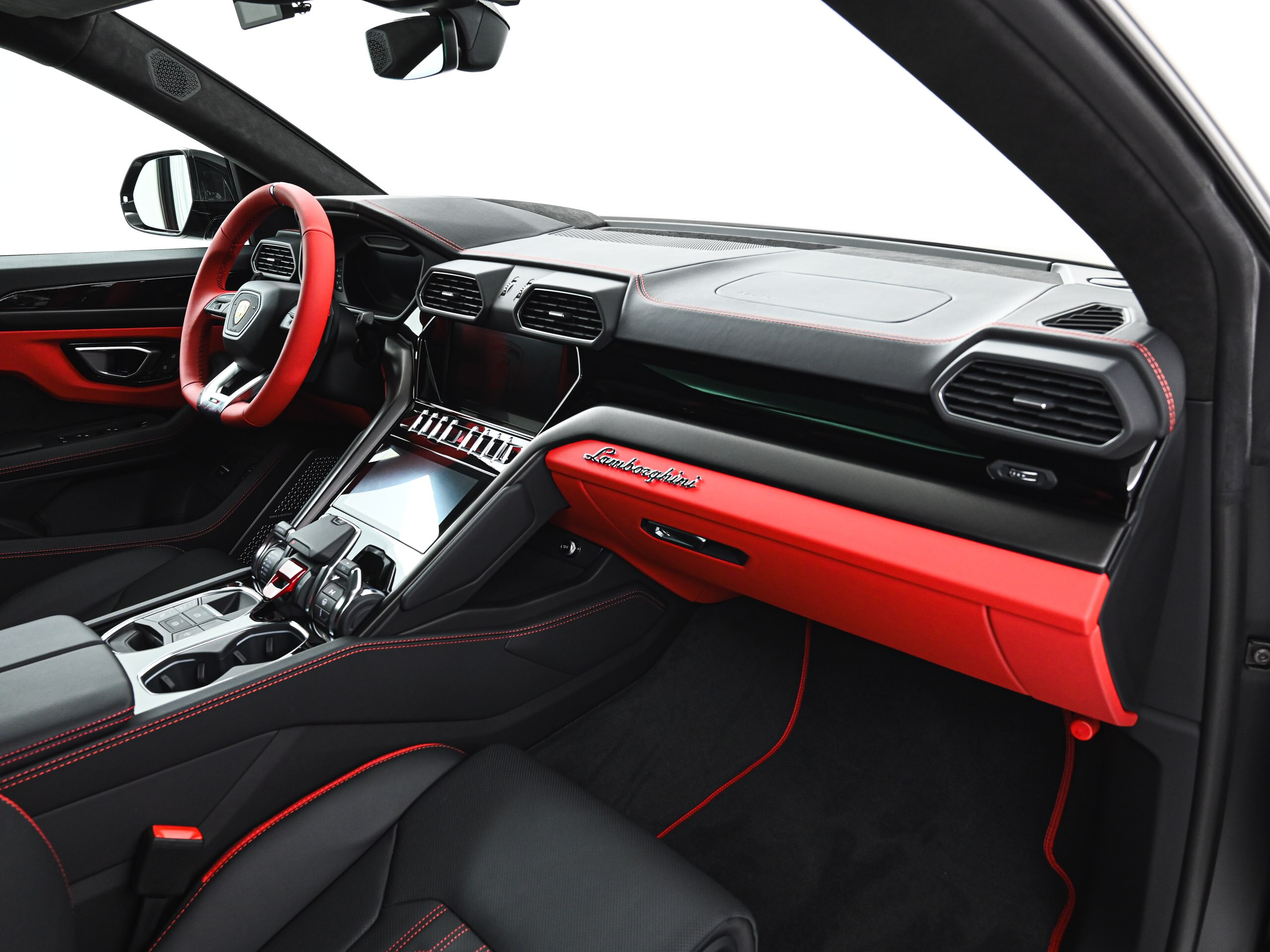 2025 Lamborghini Urus S — Photo 19 / 25