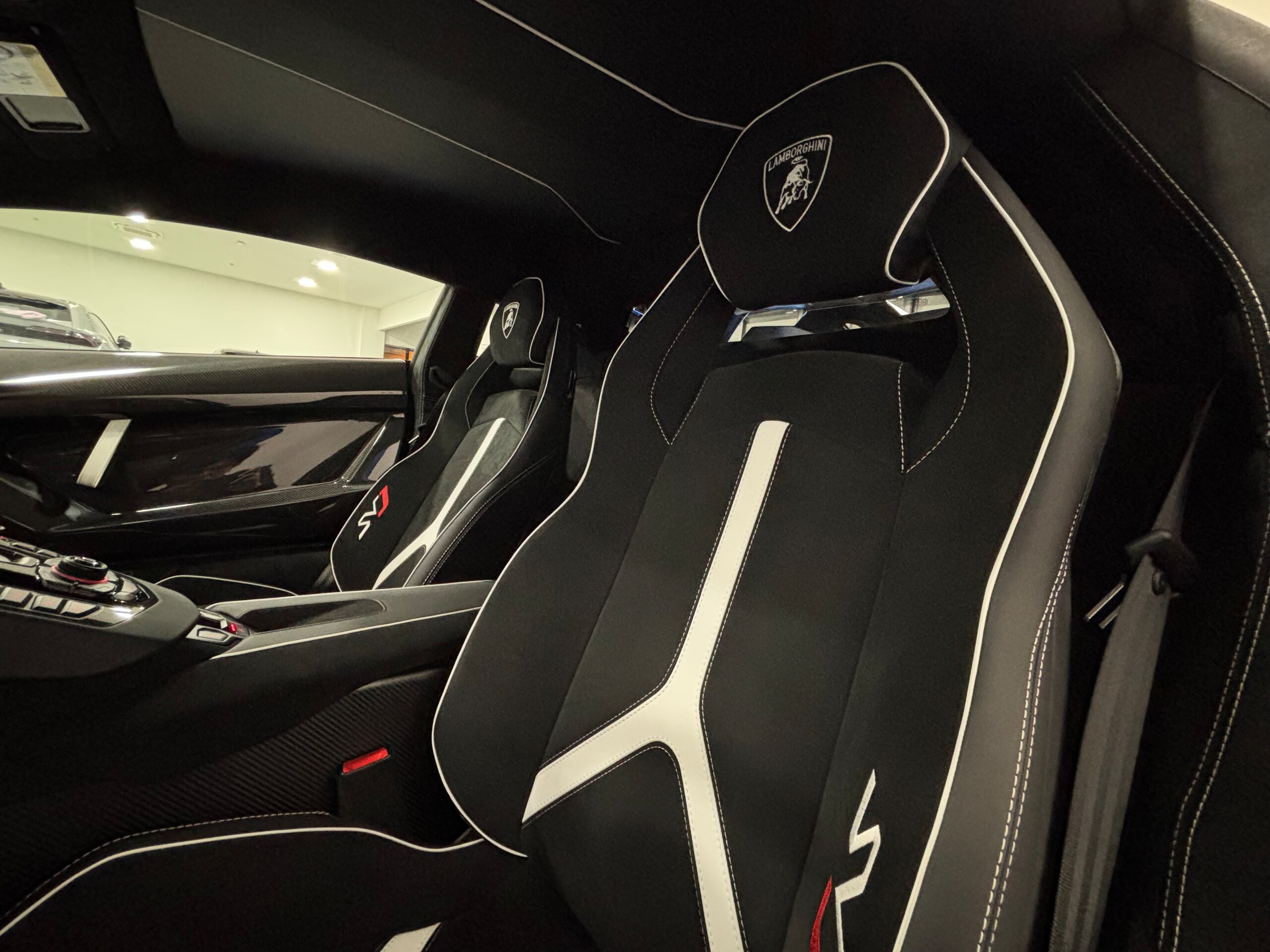 2019 Lamborghini Aventador SVJ — Photo 12 / 21
