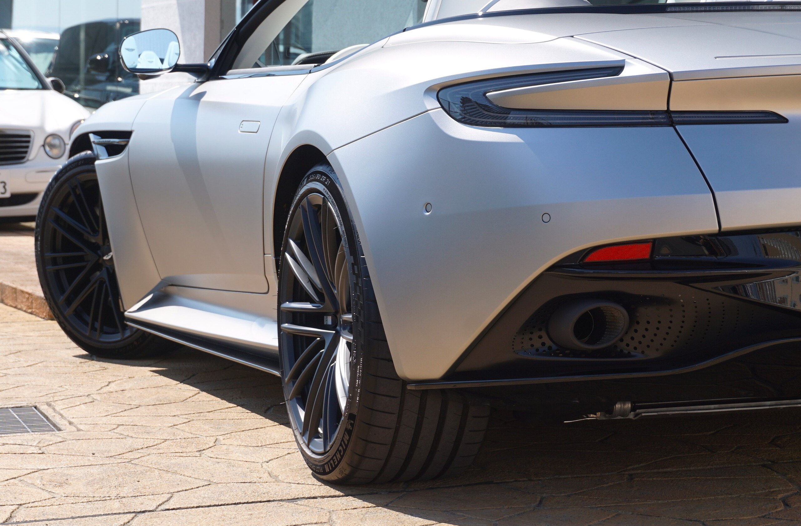 2024 Aston Martin DB12 Volante — Photo 43 / 45