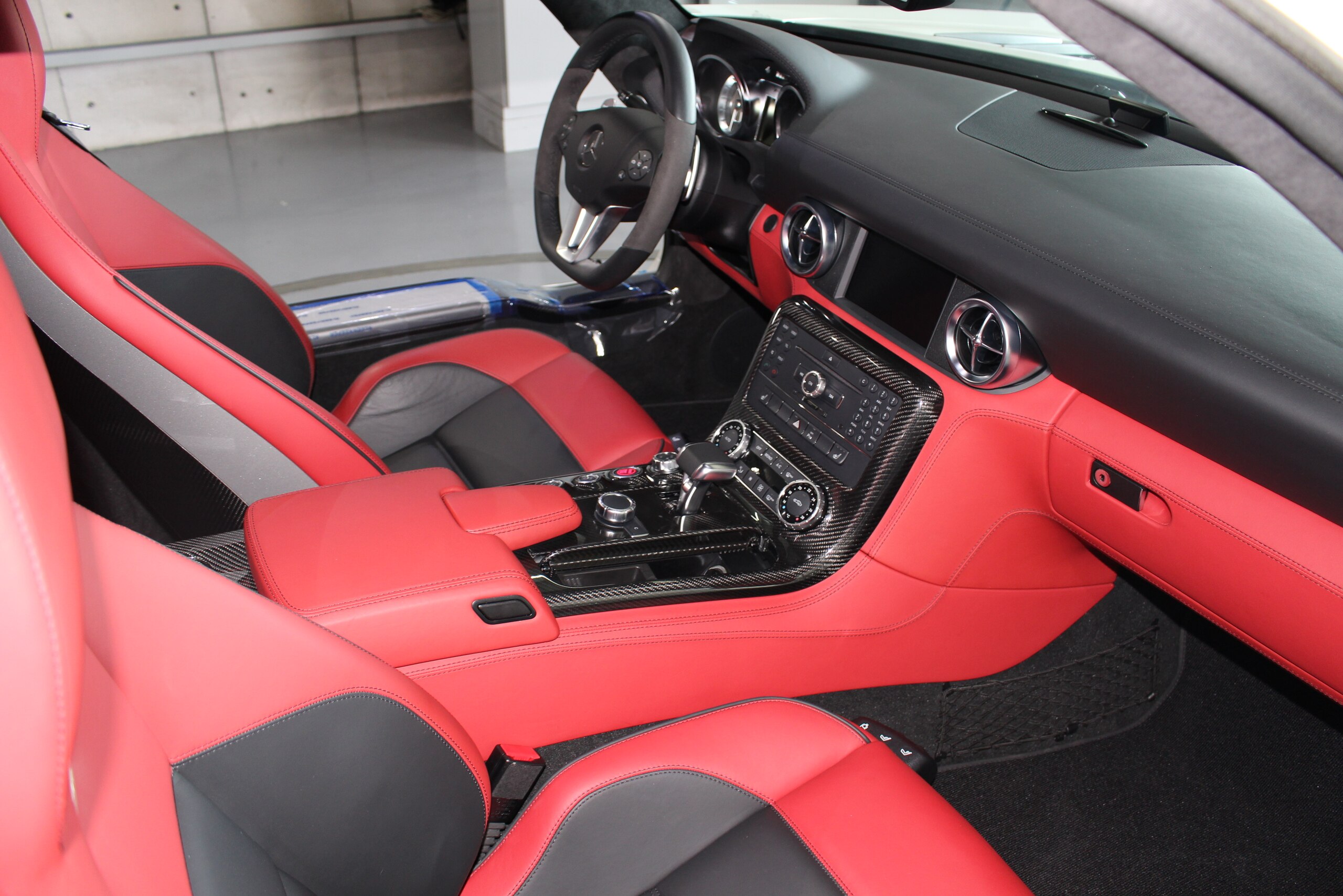 2010 Mercedes Benz SLS AMG — Photo 12 / 20