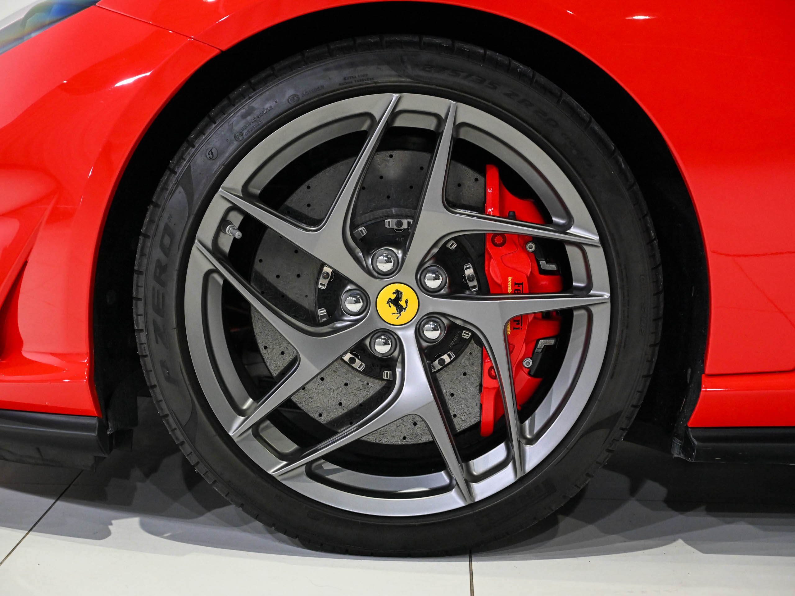 2019 Ferrari 812 Superfast — Photo 19 / 21