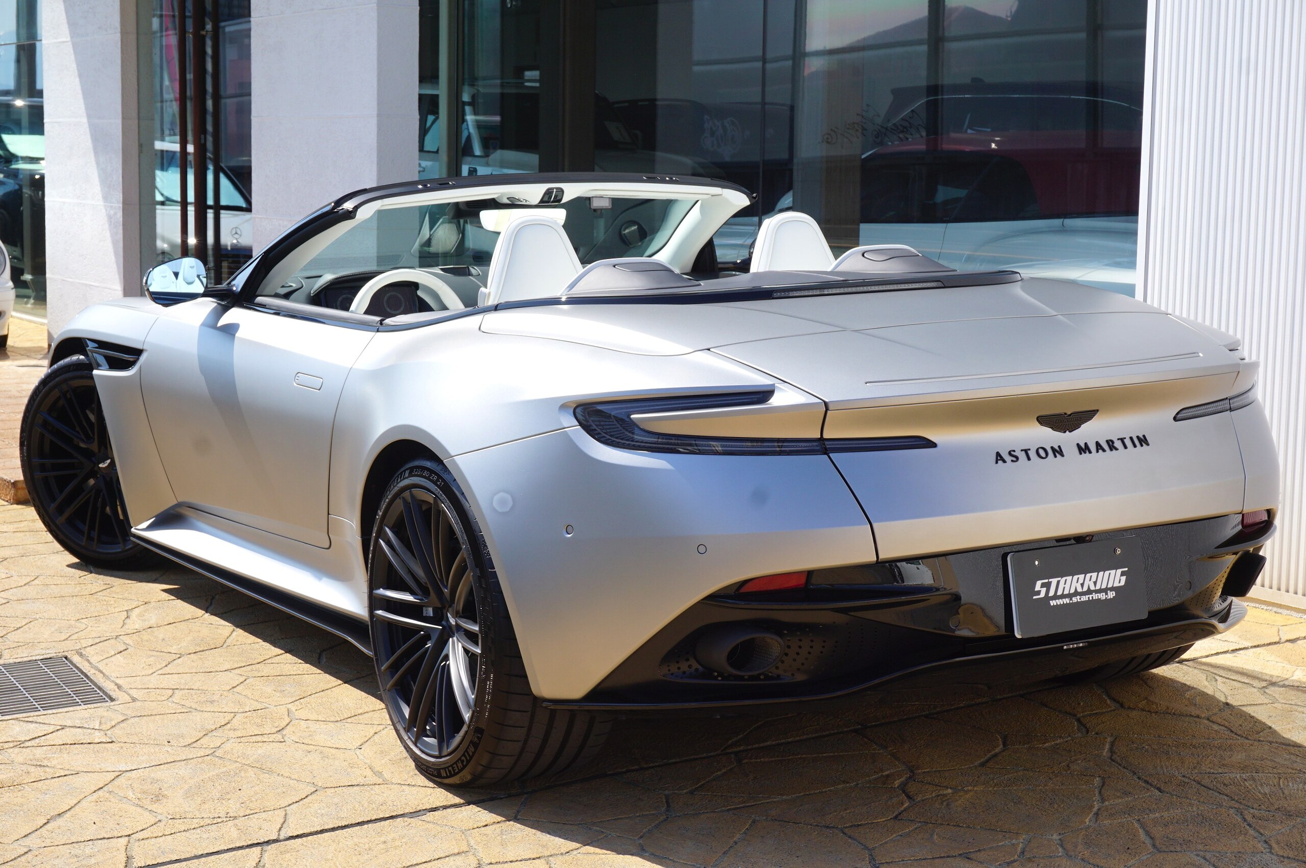 2024 Aston Martin DB12 Volante — Photo 7 / 45