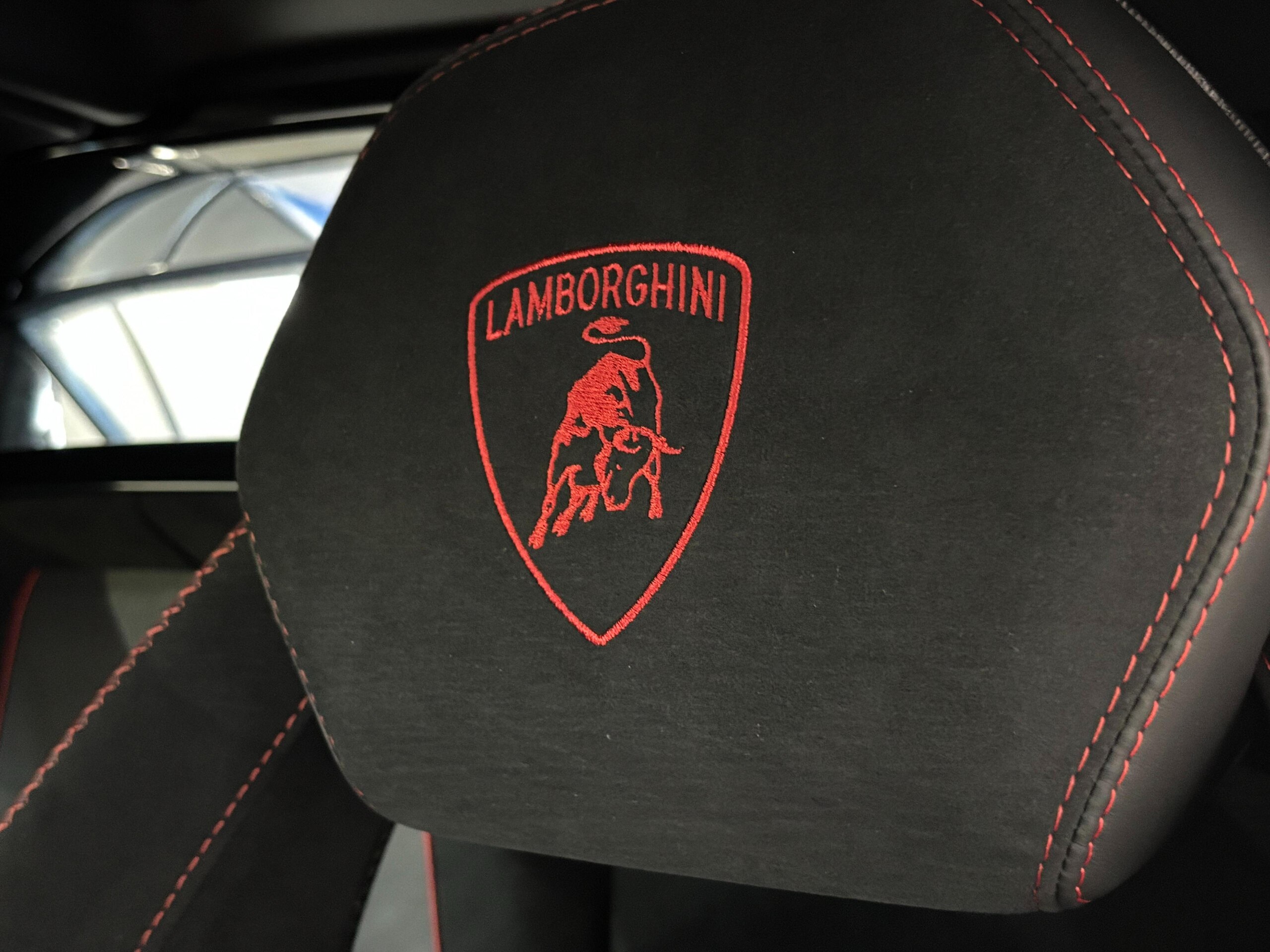 2020 Lamborghini Aventador SVJ Roadster — Photo 34 / 40