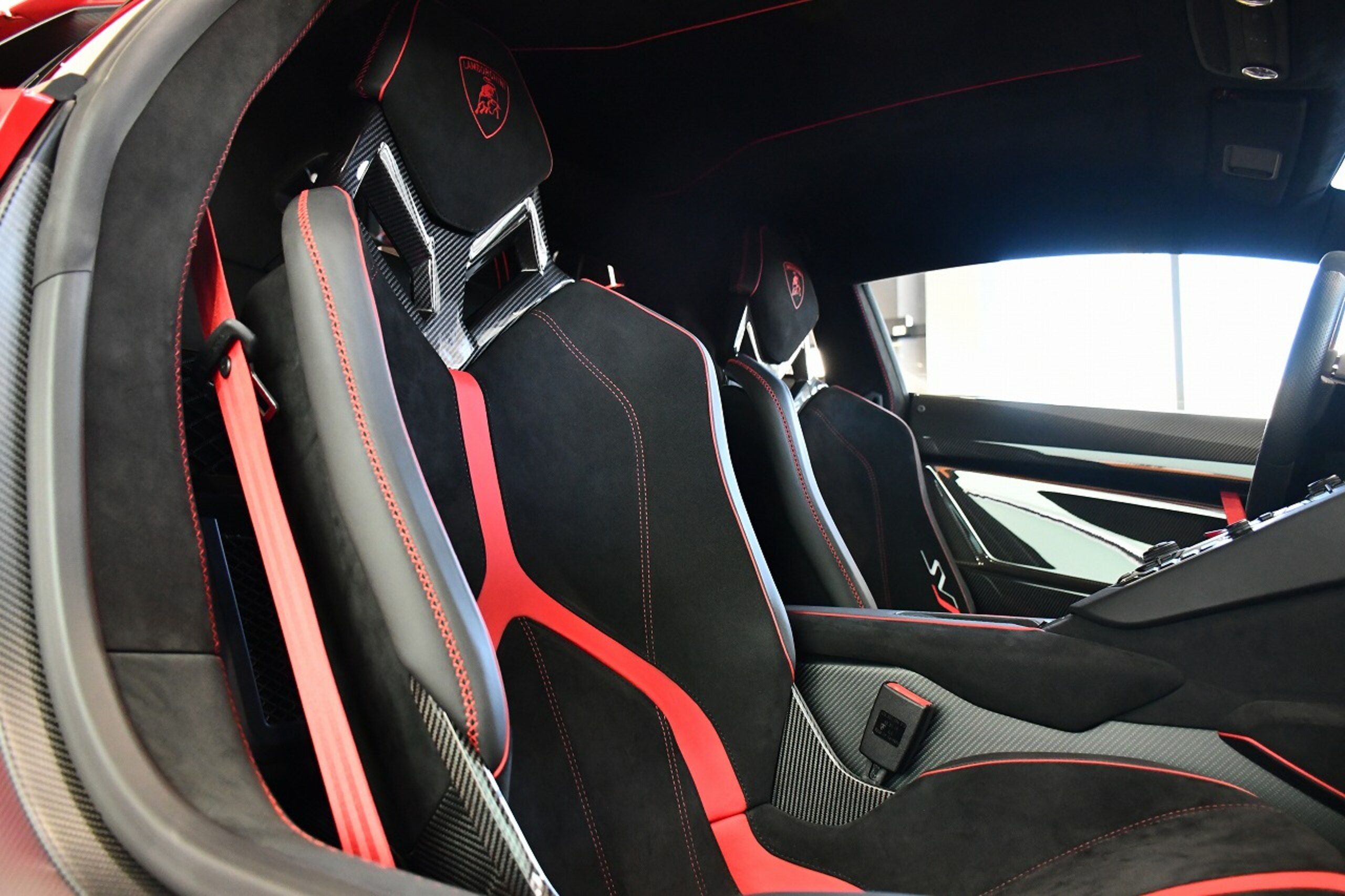 2019 Lamborghini Aventador SVJ — Photo 35 / 46