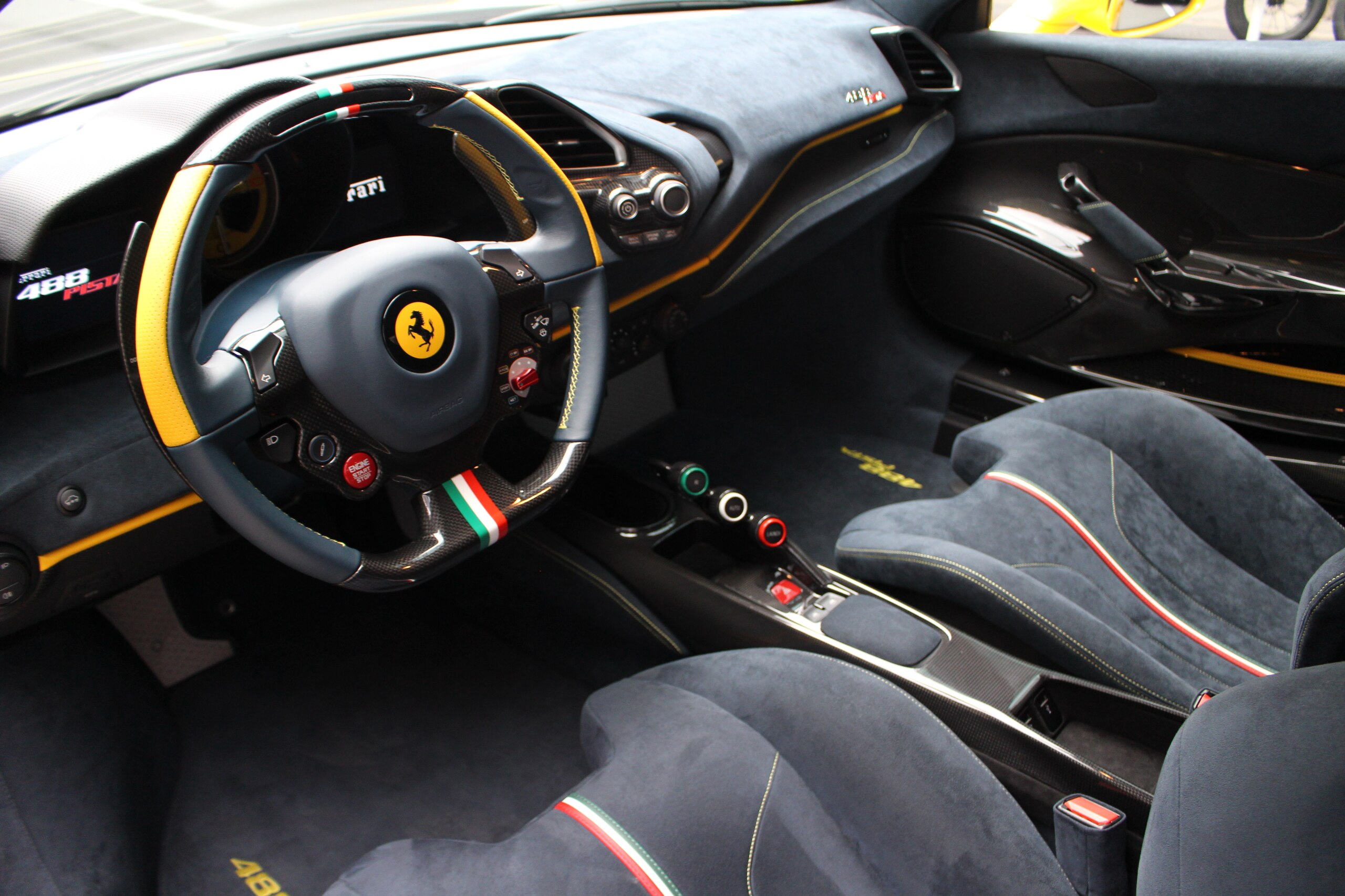 2020 Ferrari 488 Pista — Photo 9 / 17