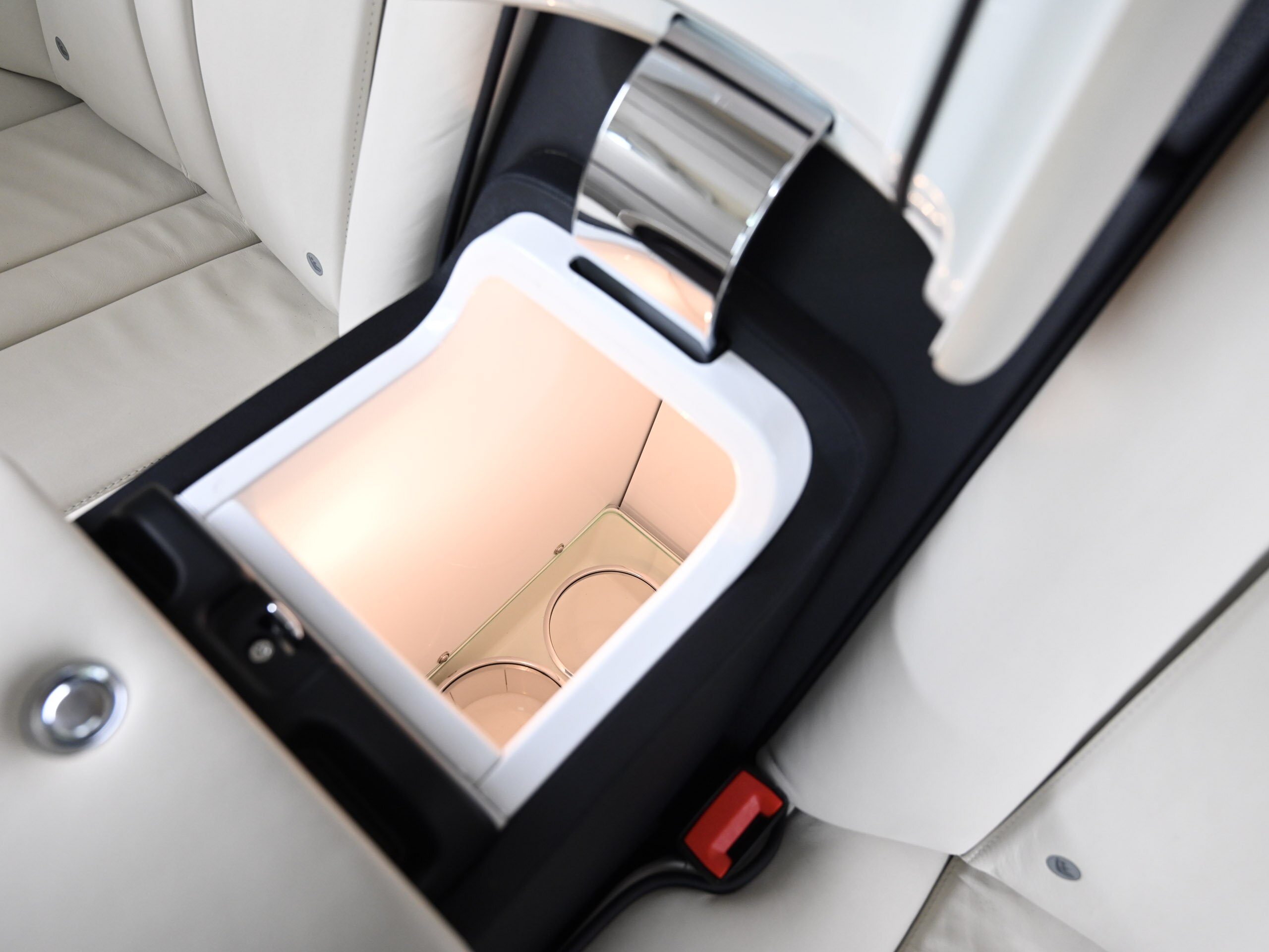 2015 Rolls-Royce Phantom — Photo 22 / 27