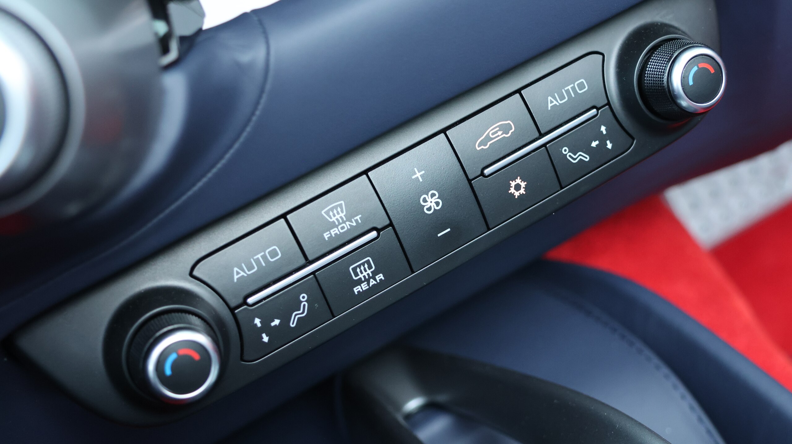 2021 Ferrari 812GTS — Photo 22 / 38