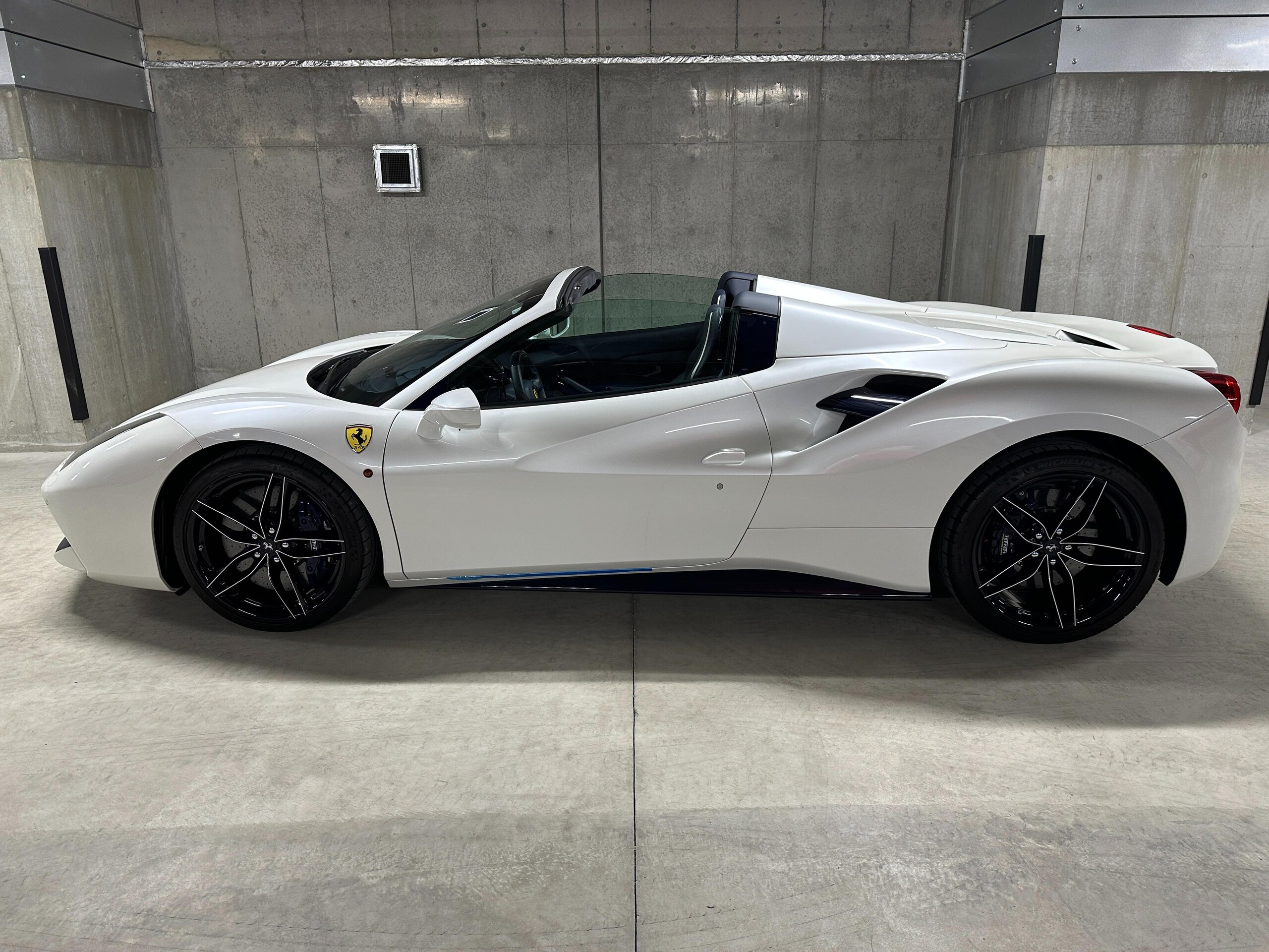 2016 Ferrari 488 Spider — Photo 8 / 19