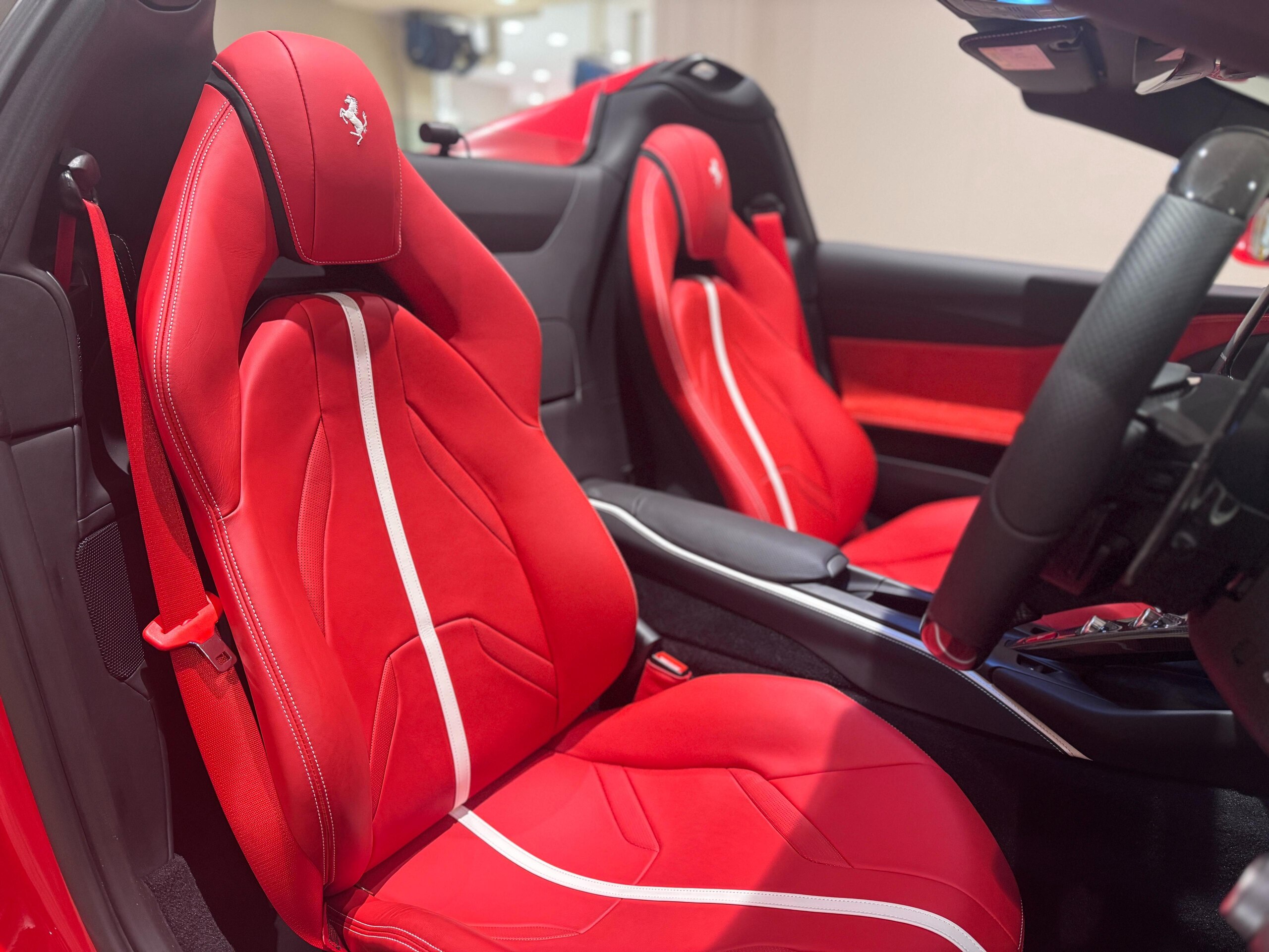 2023 Ferrari 812GTS — Photo 16 / 28