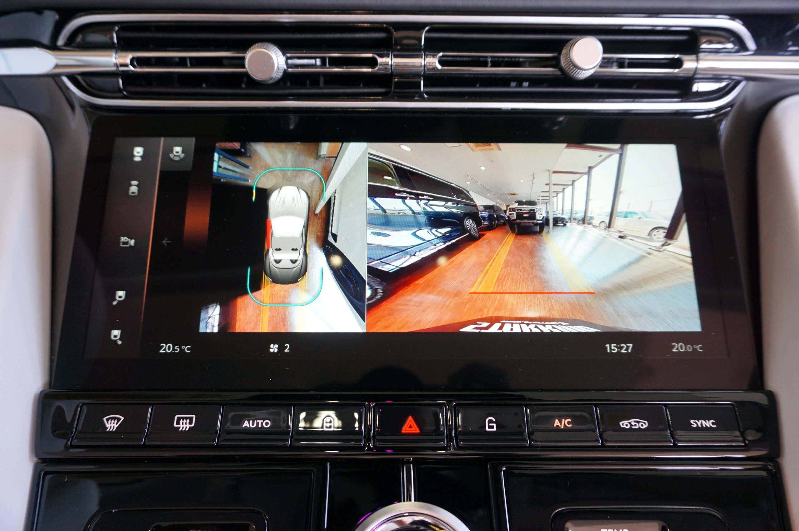 2024 Aston Martin DB12 Volante — Photo 25 / 45