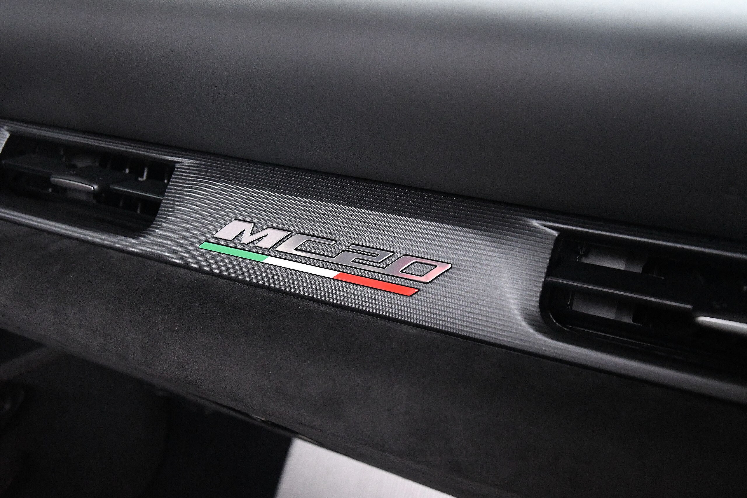 2023 Maserati MC20 Cielo — Photo 15 / 21