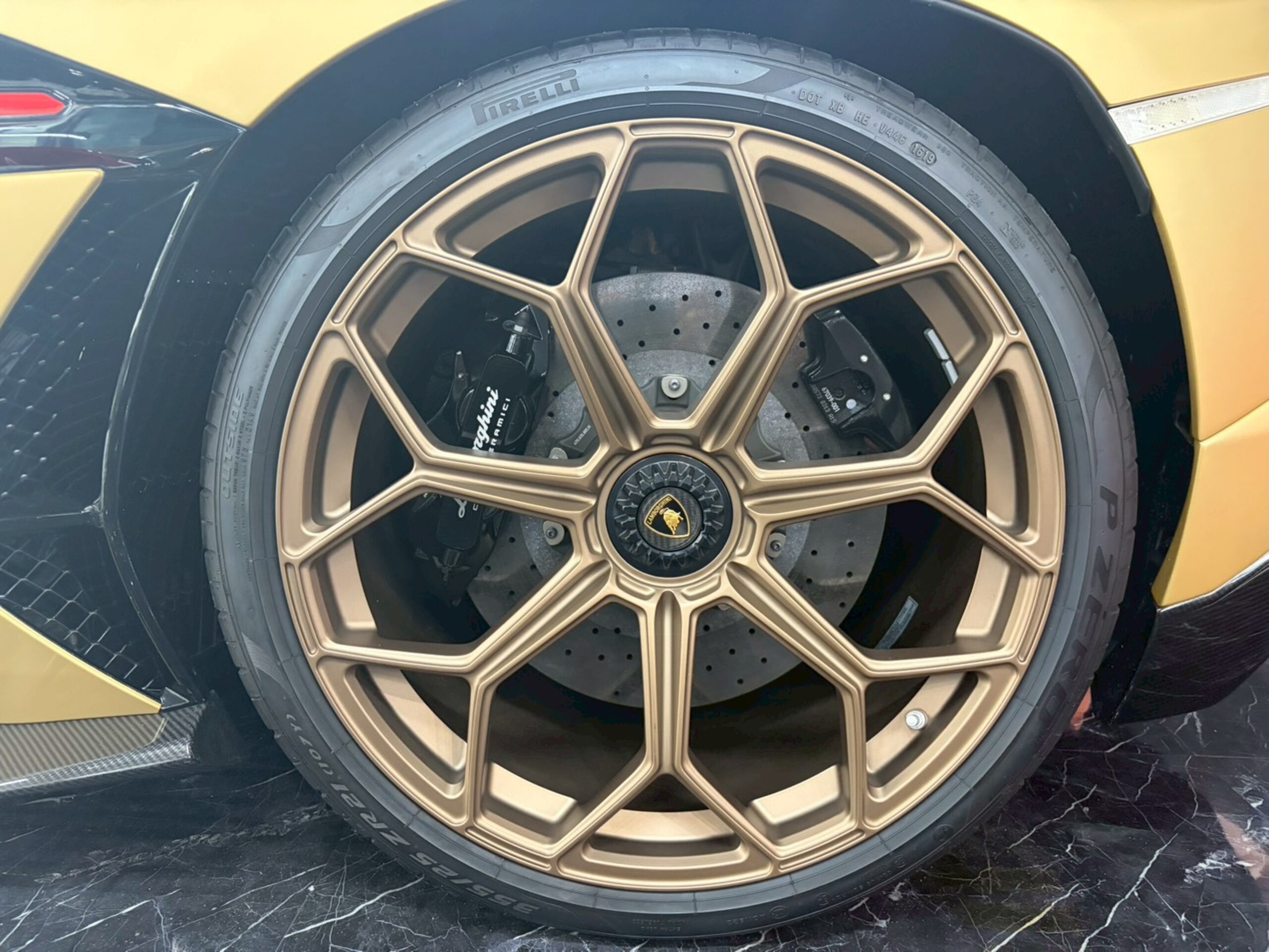 2019 Lamborghini Aventador SVJ — Photo 36 / 41