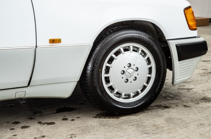 1991 Mercedes Benz 300E — Photo 12 / 13