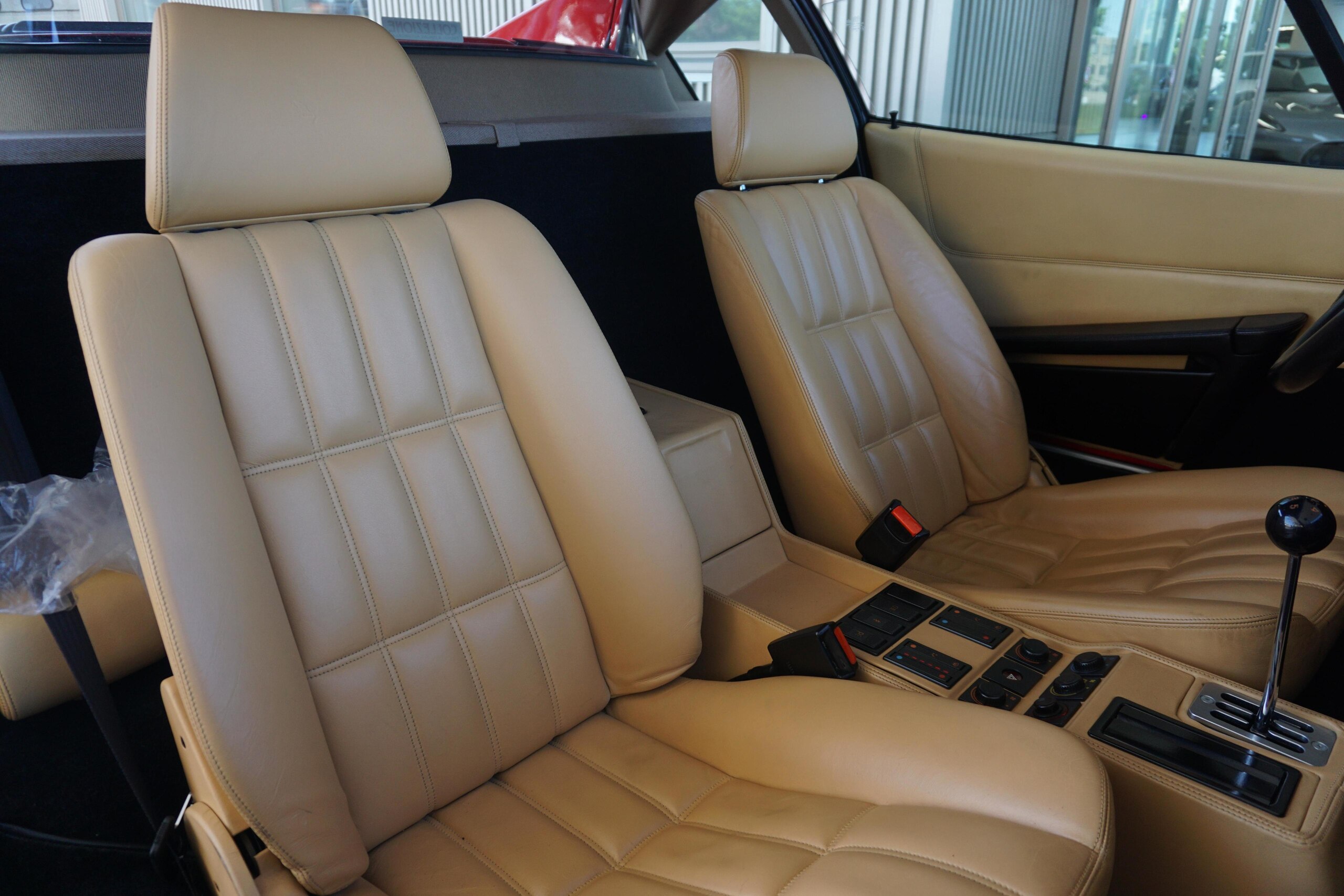 1988 Ferrari 328 GTB — Photo 16 / 18
