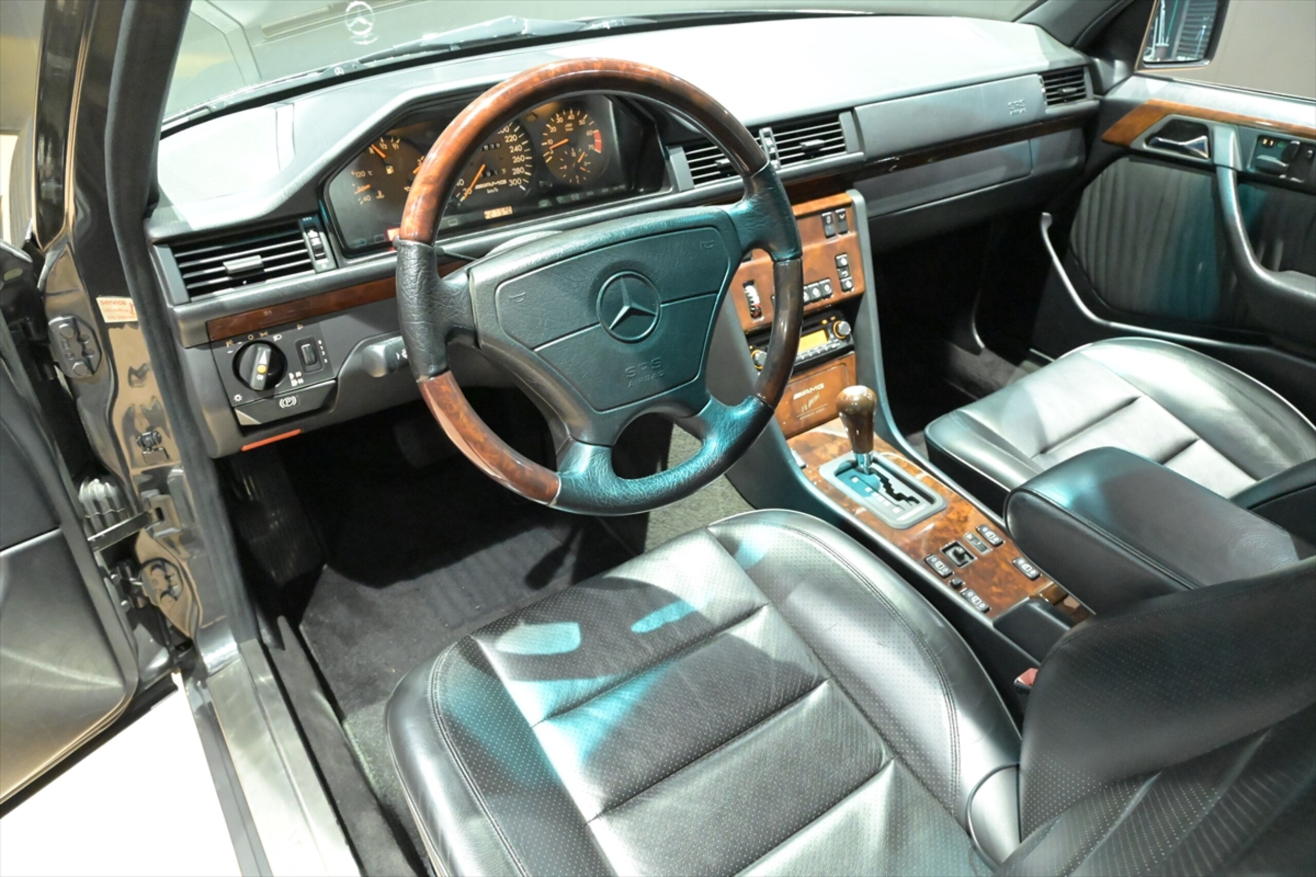 1993 Mercedes Benz E60 AMG — Photo 10 / 26