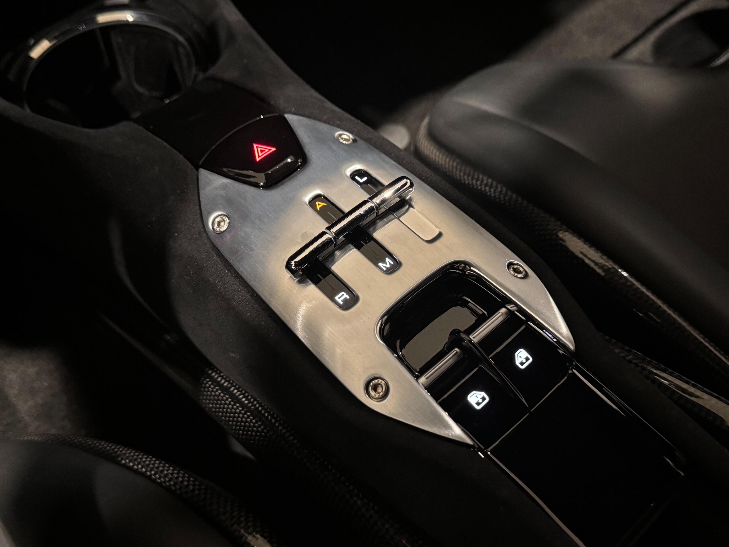 2021 Ferrari SF90 Stradale — Photo 21 / 29