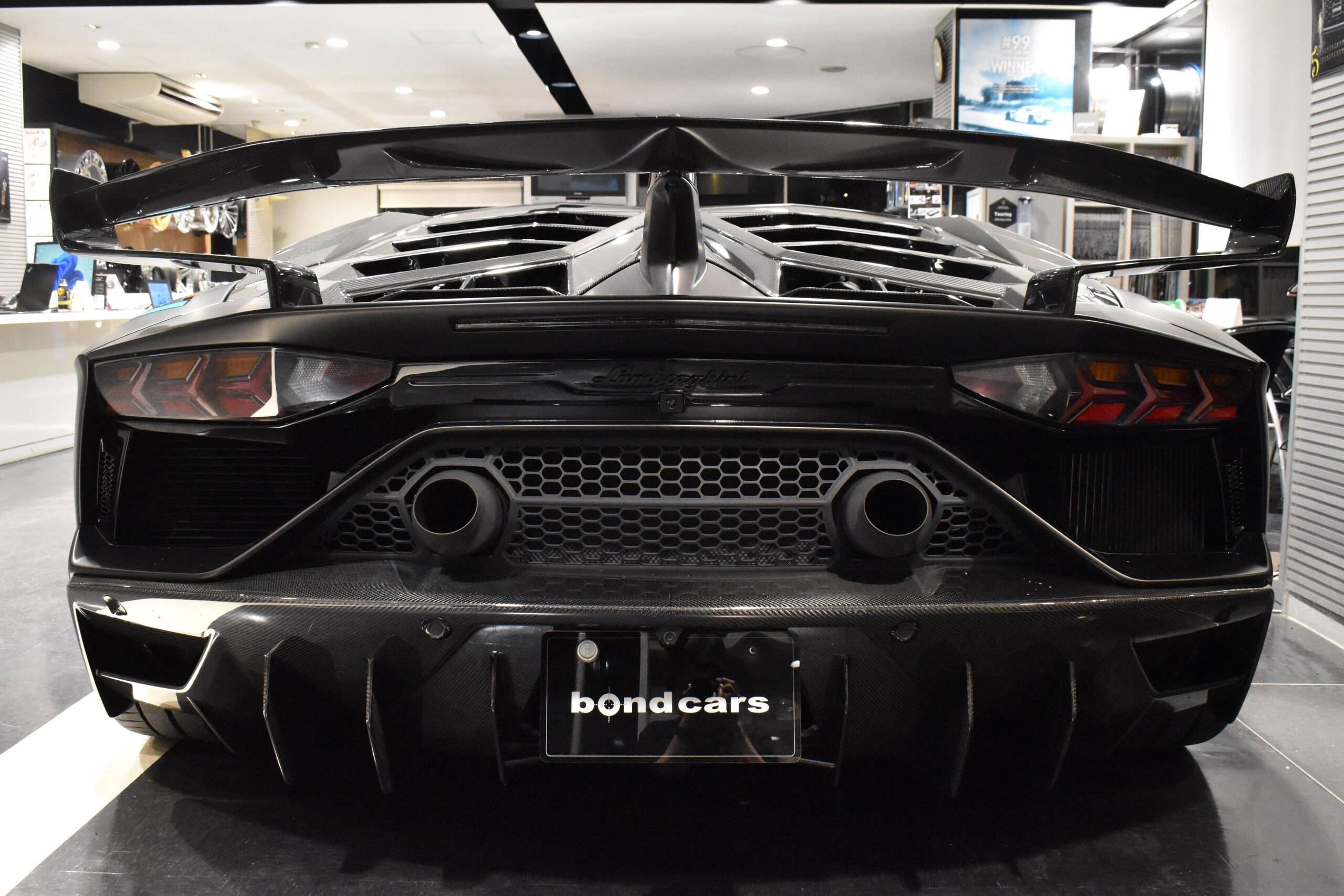 2019 Lamborghini Aventador SVJ — Photo 9 / 32