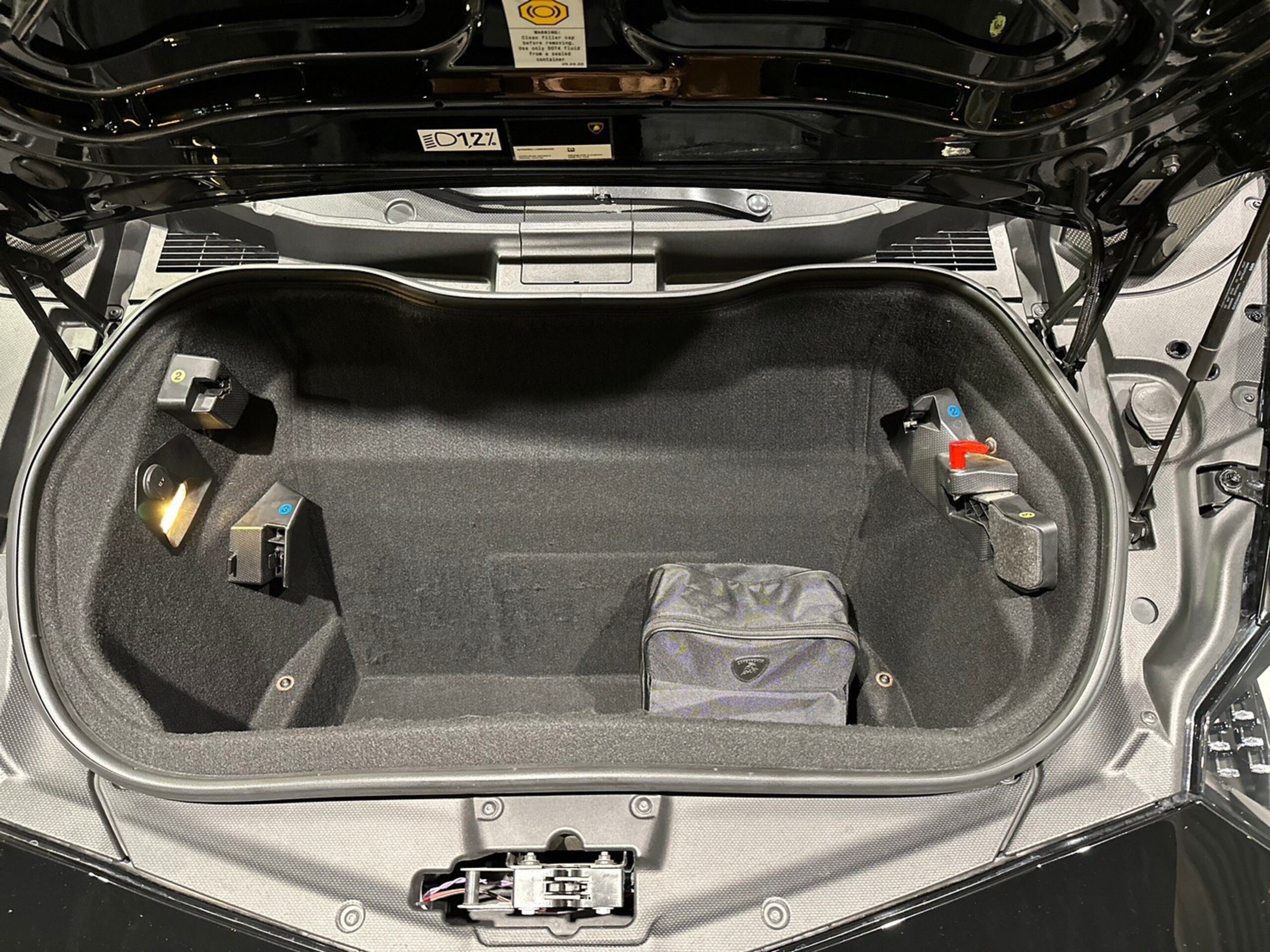 2015 Lamborghini Aventador Roadster — Photo 20 / 20