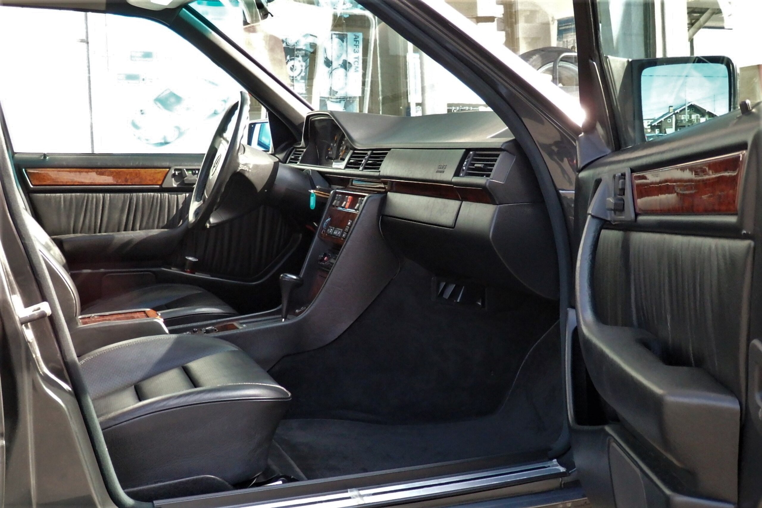 1993 Mercedes Benz E500 — Photo 13 / 21