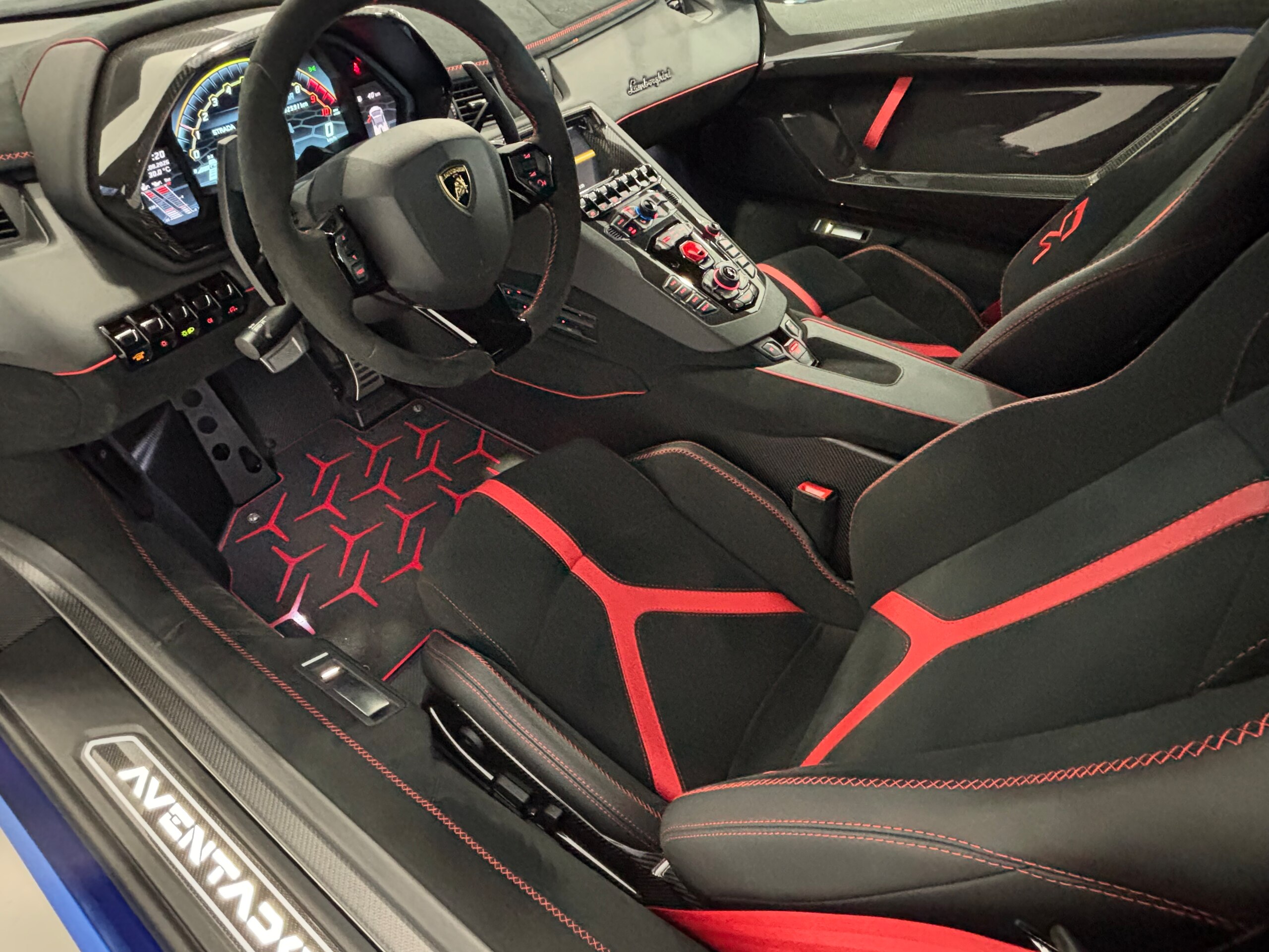 2020 Lamborghini Aventador SVJ Roadster — Photo 6 / 40