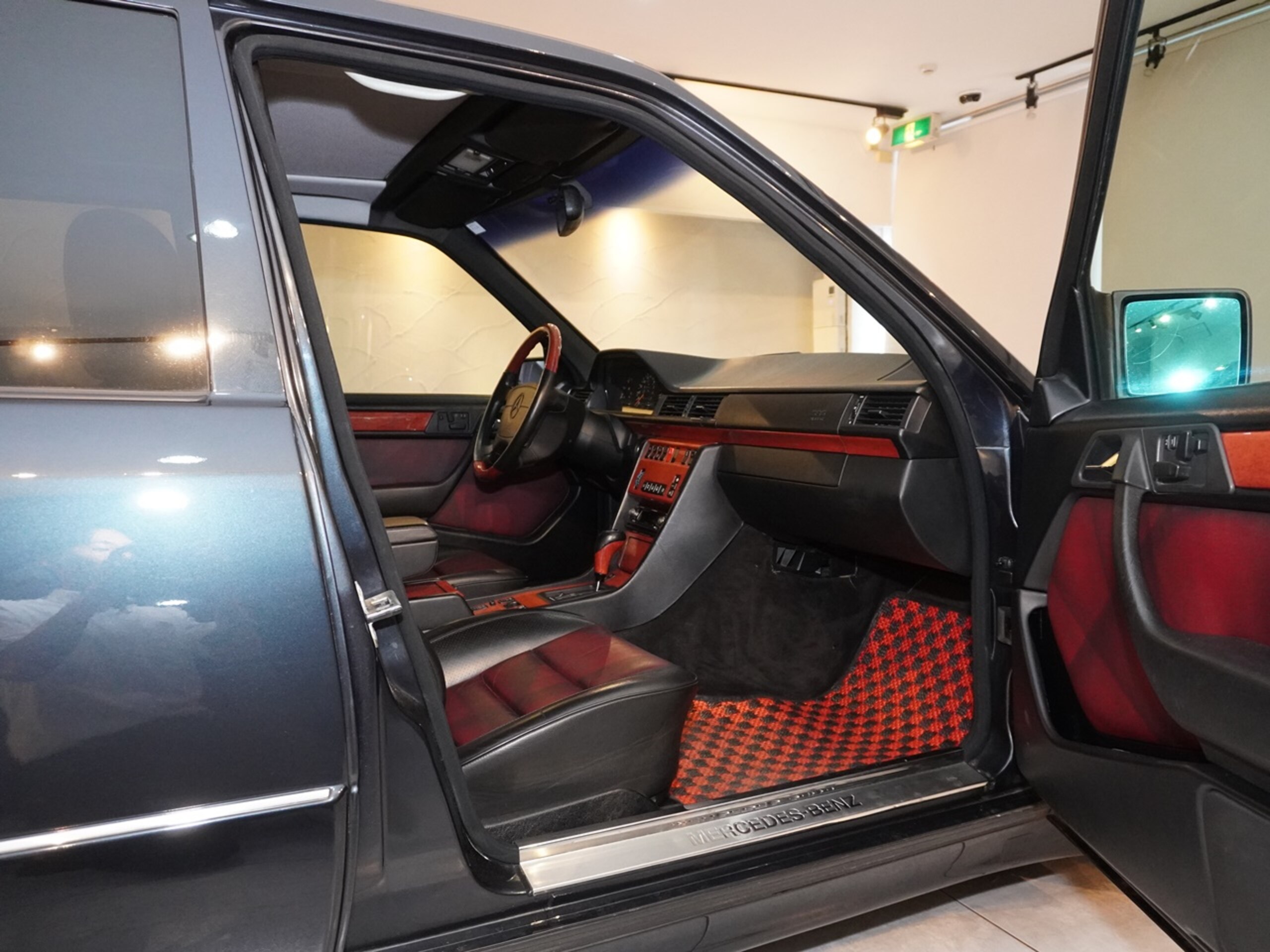 1994 Mercedes Benz E500 Limited — Photo 12 / 18