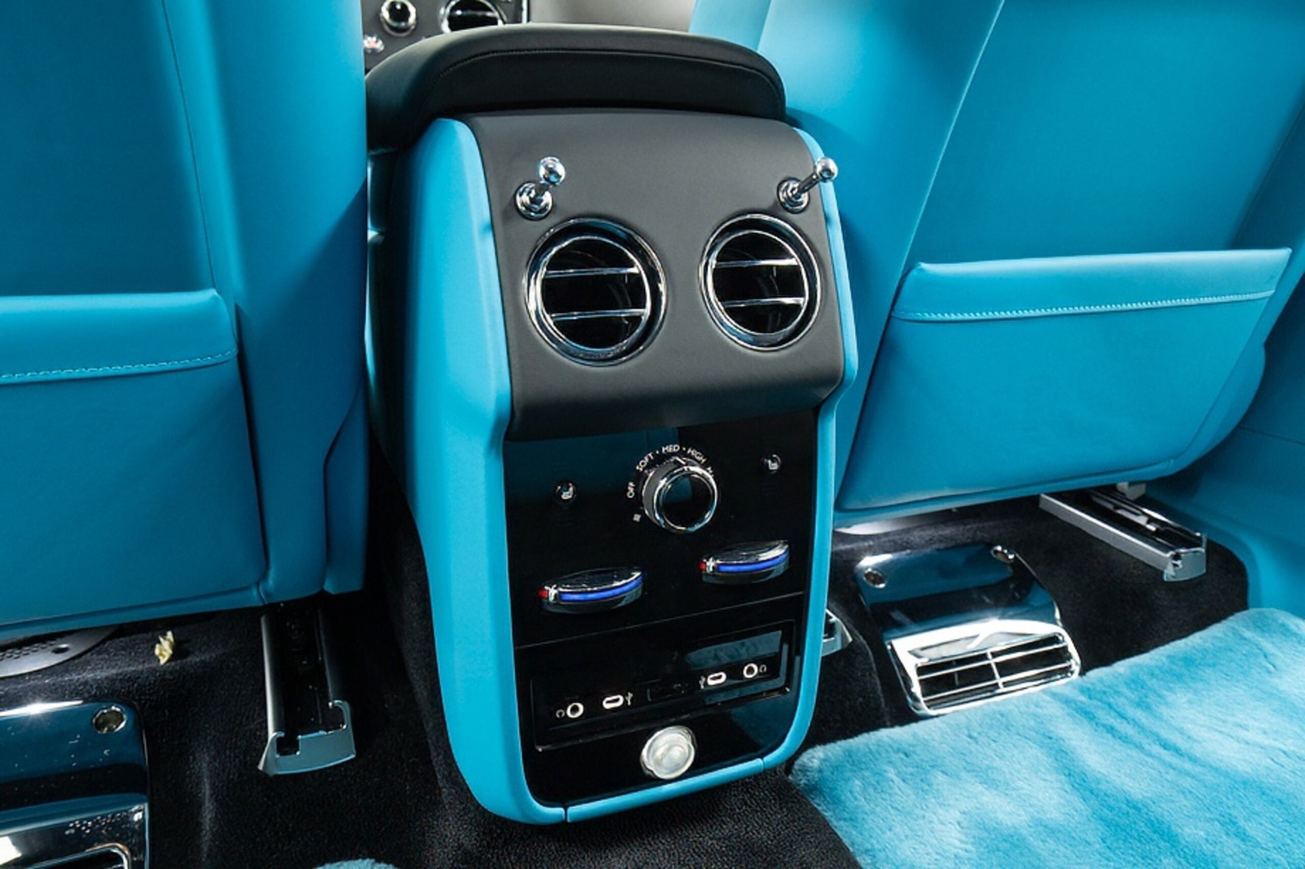 2025 Rolls-Royce Cullinan — Photo 23 / 29