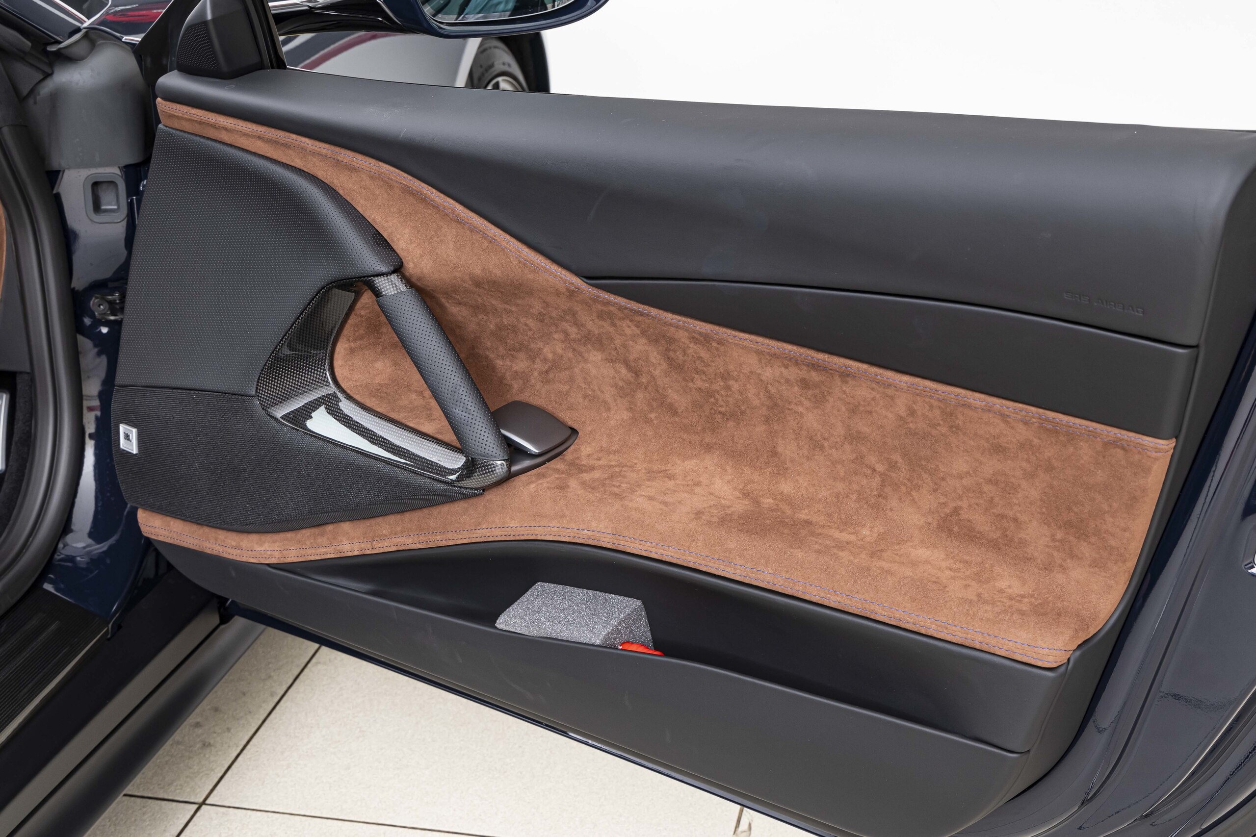 2023 Ferrari 812GTS — Photo 21 / 29