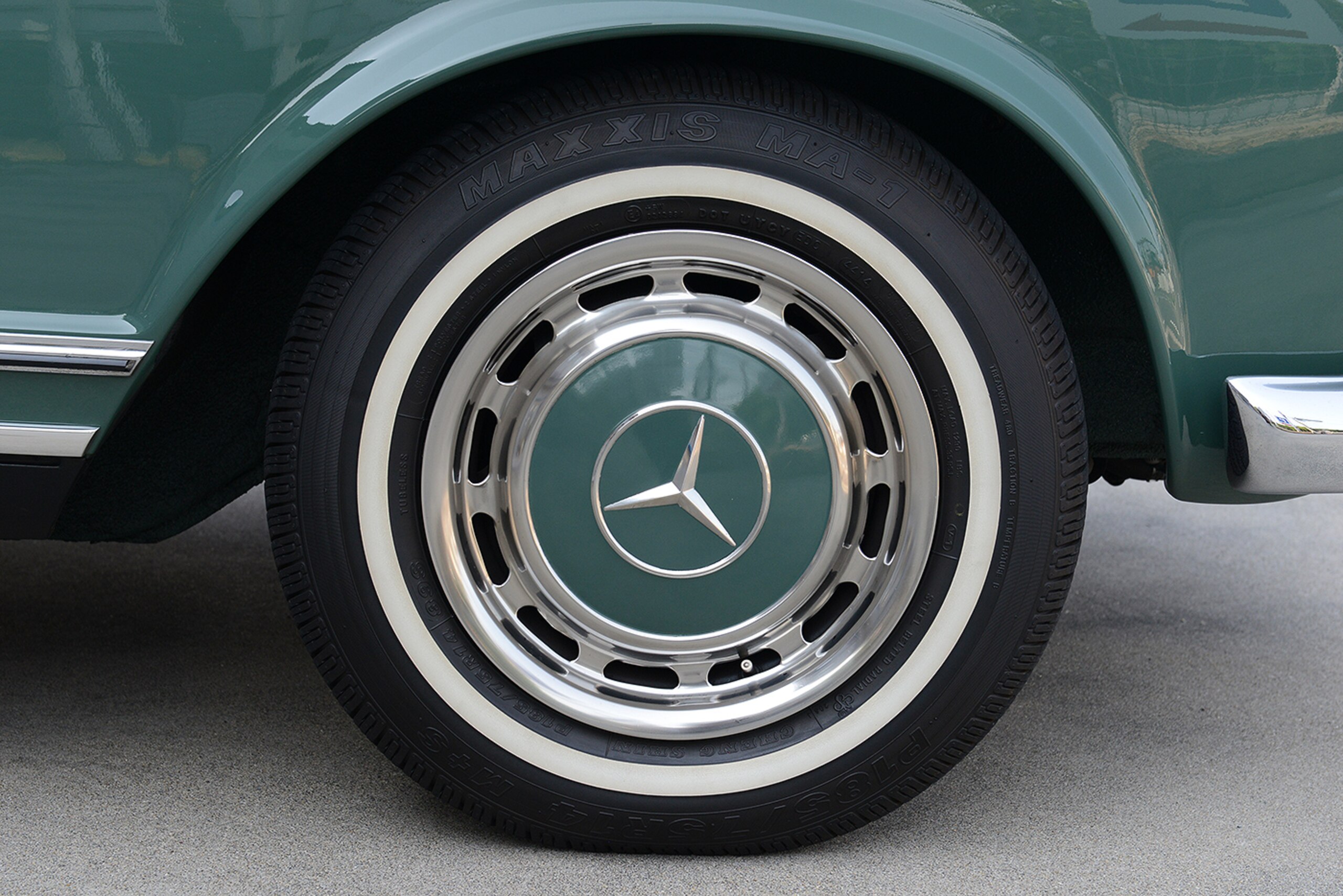 1969 Mercedes Benz 280SL — Photo 19 / 22