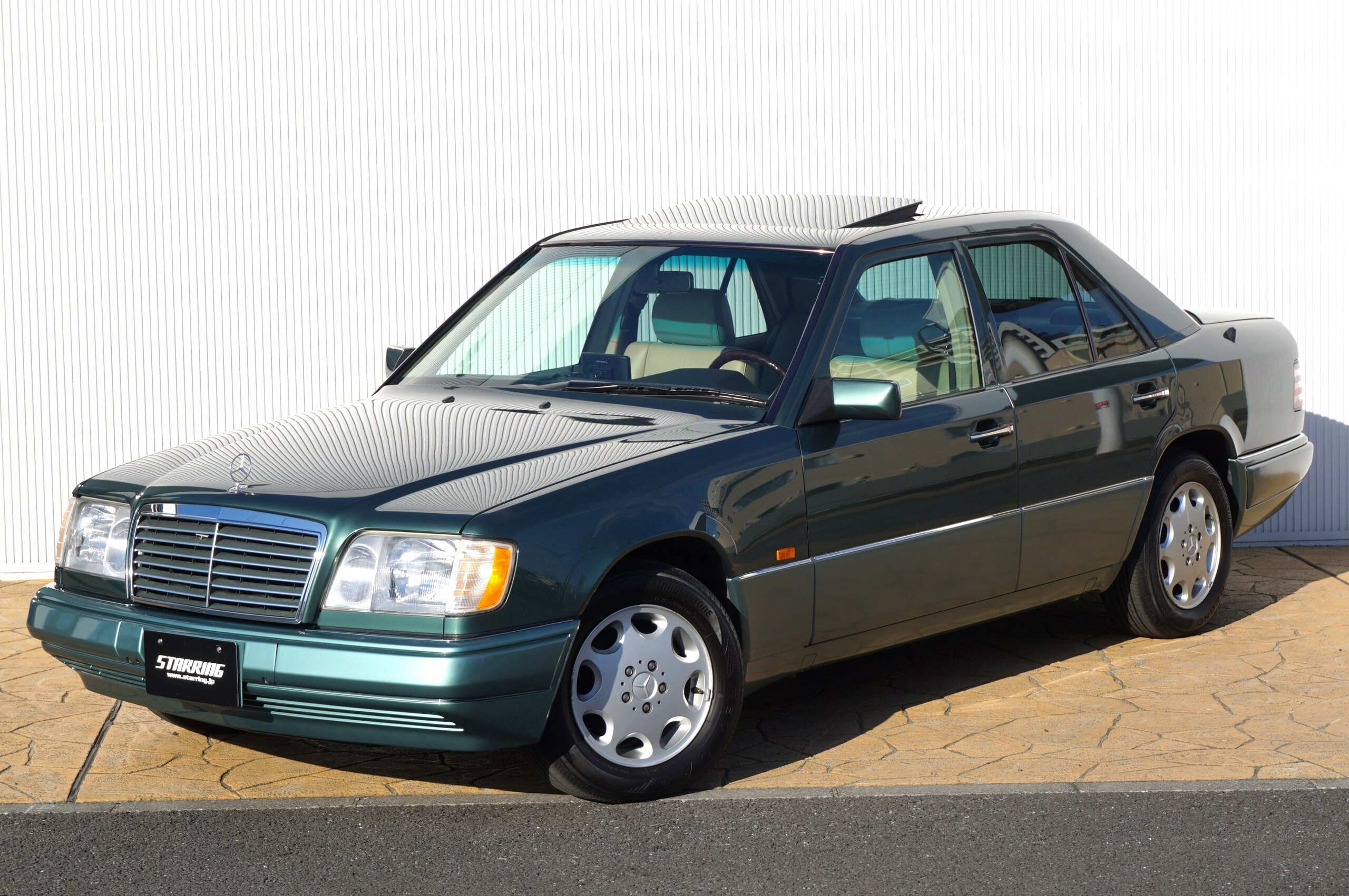 1994 Mercedes Benz E280 for sale in Japan