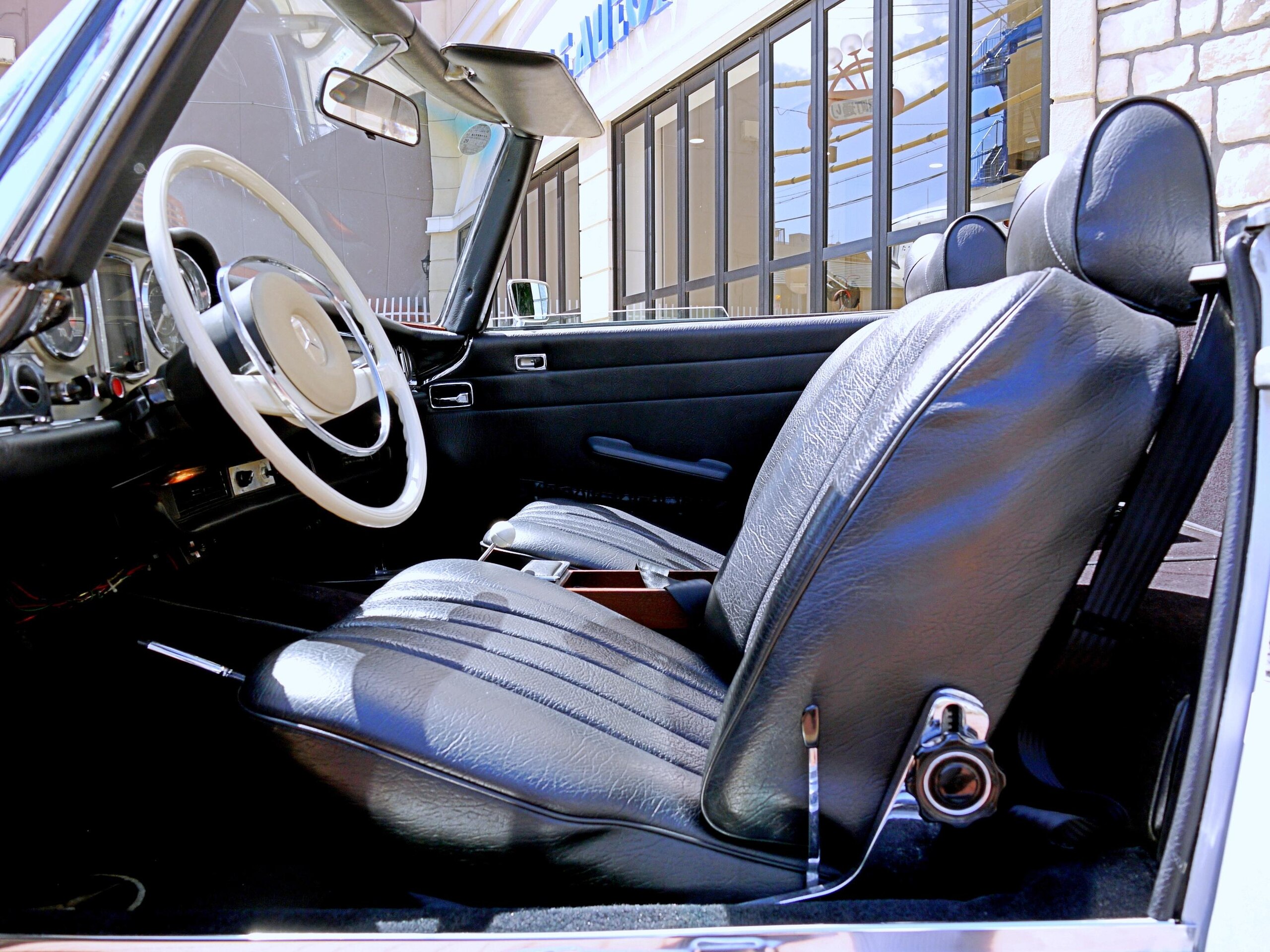 1969 Mercedes Benz 280SL — Photo 7 / 10