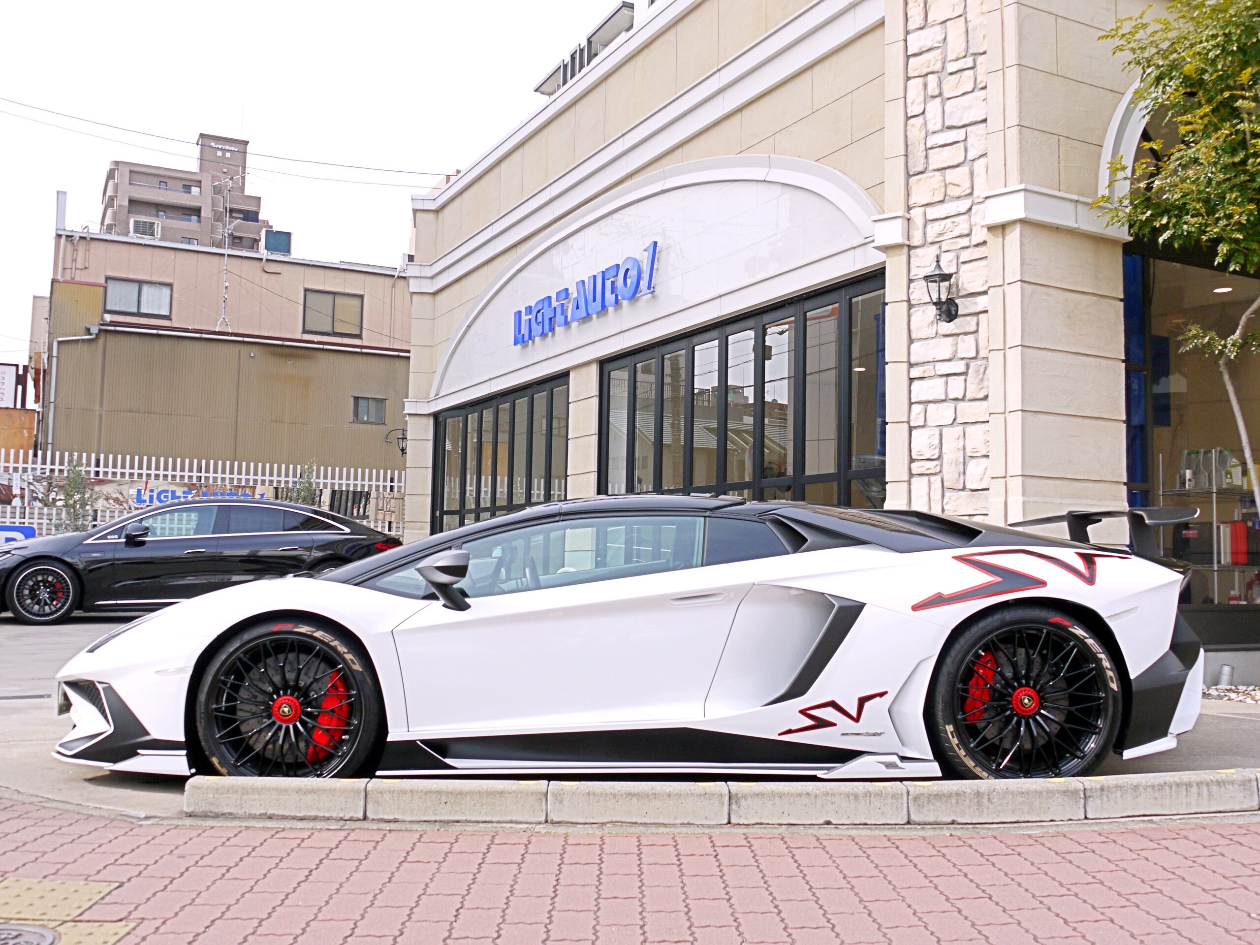 2017 Lamborghini Aventador Roadster SV — Photo 6 / 17