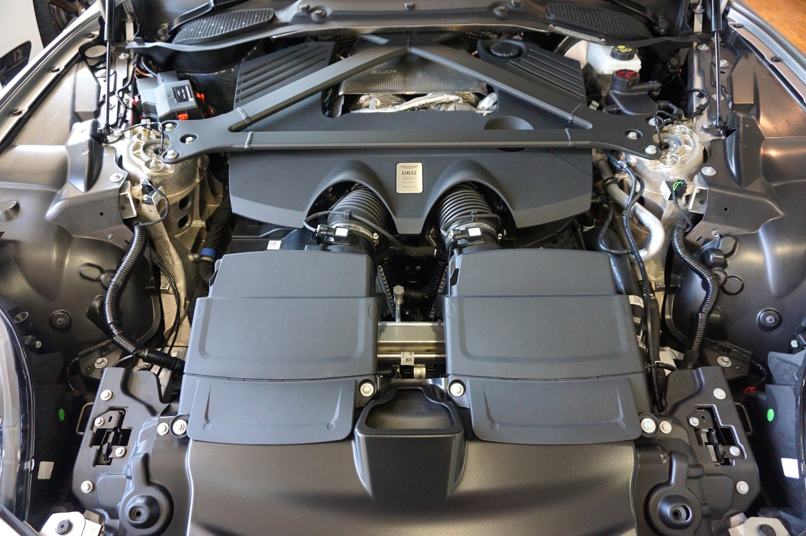 2024 Aston Martin DB12 Volante — Photo 35 / 45