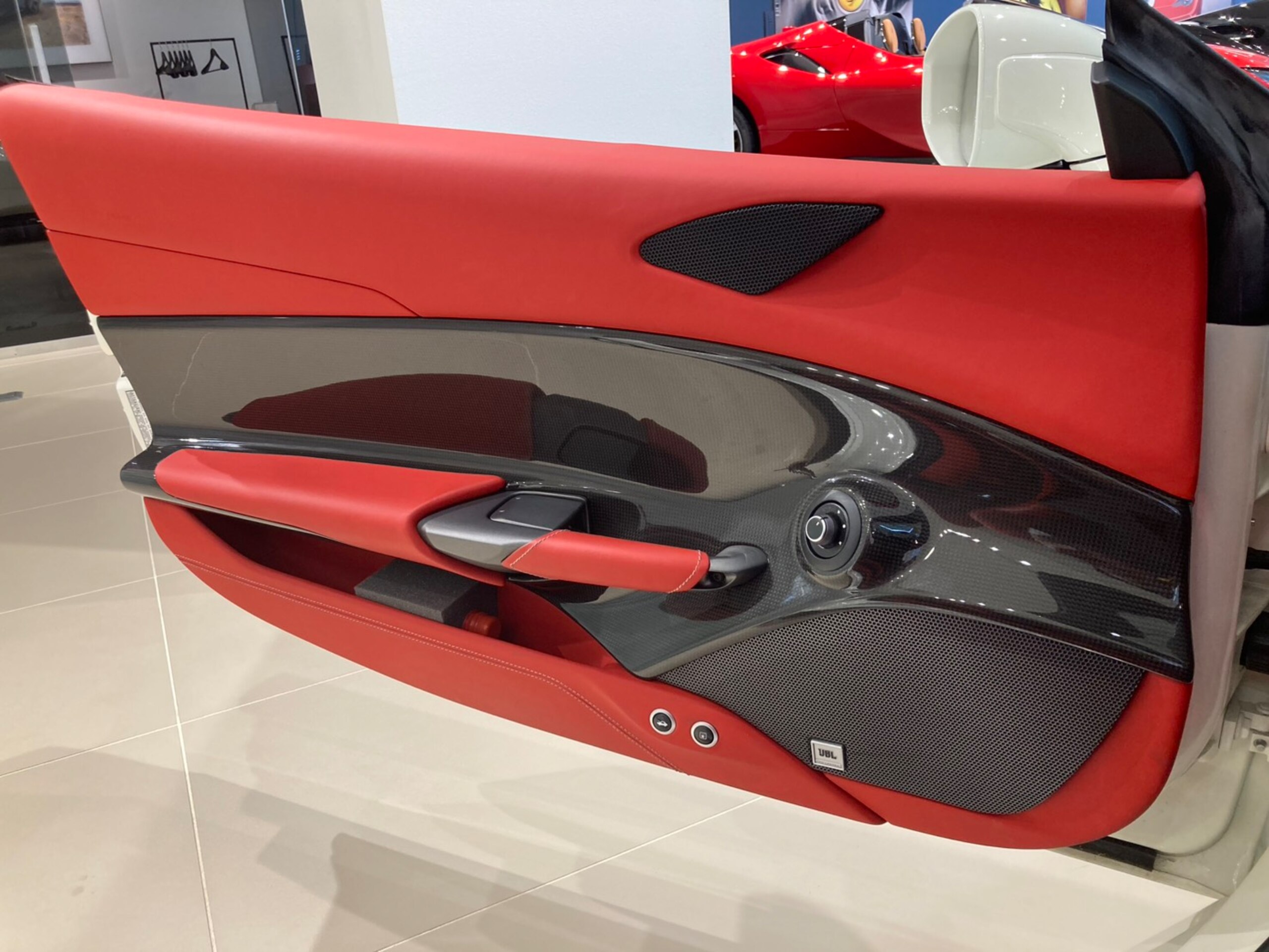 2016 Ferrari 488 Spider — Photo 30 / 35