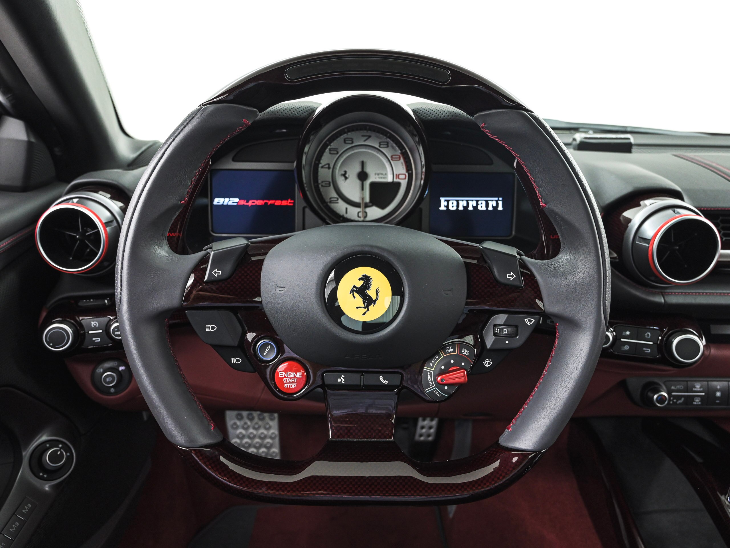2021 Ferrari 812 Superfast — Photo 8 / 31