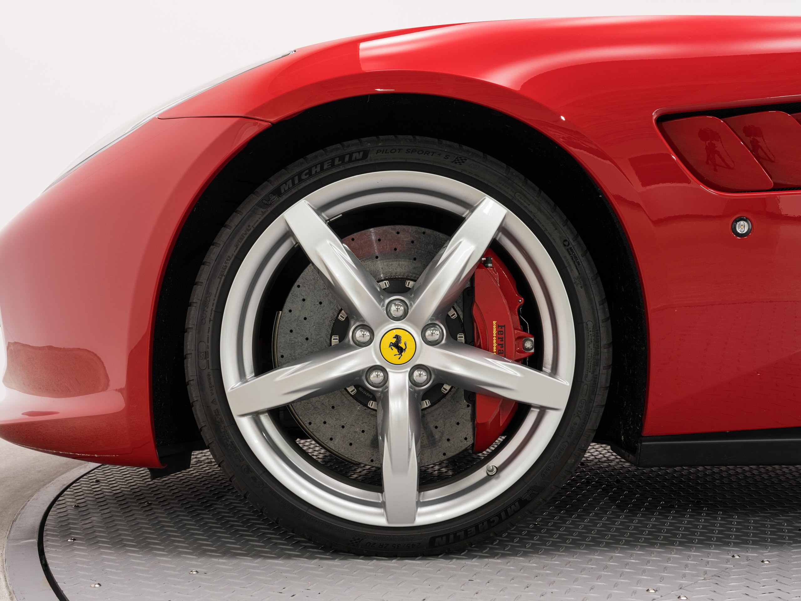2020 Ferrari GTC4Lusso — Photo 25 / 29