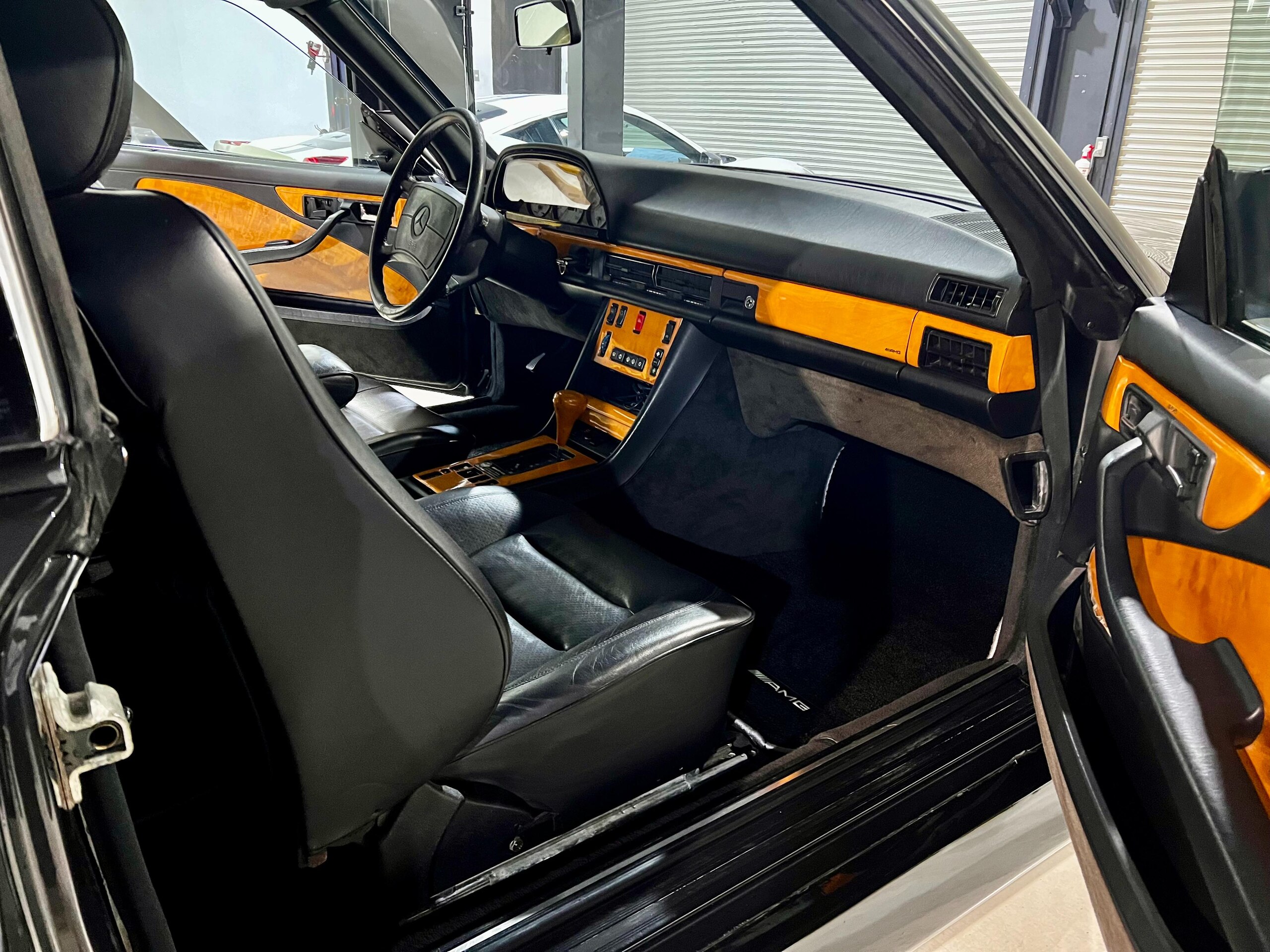 1989 Mercedes Benz 560SEC — Photo 11 / 19