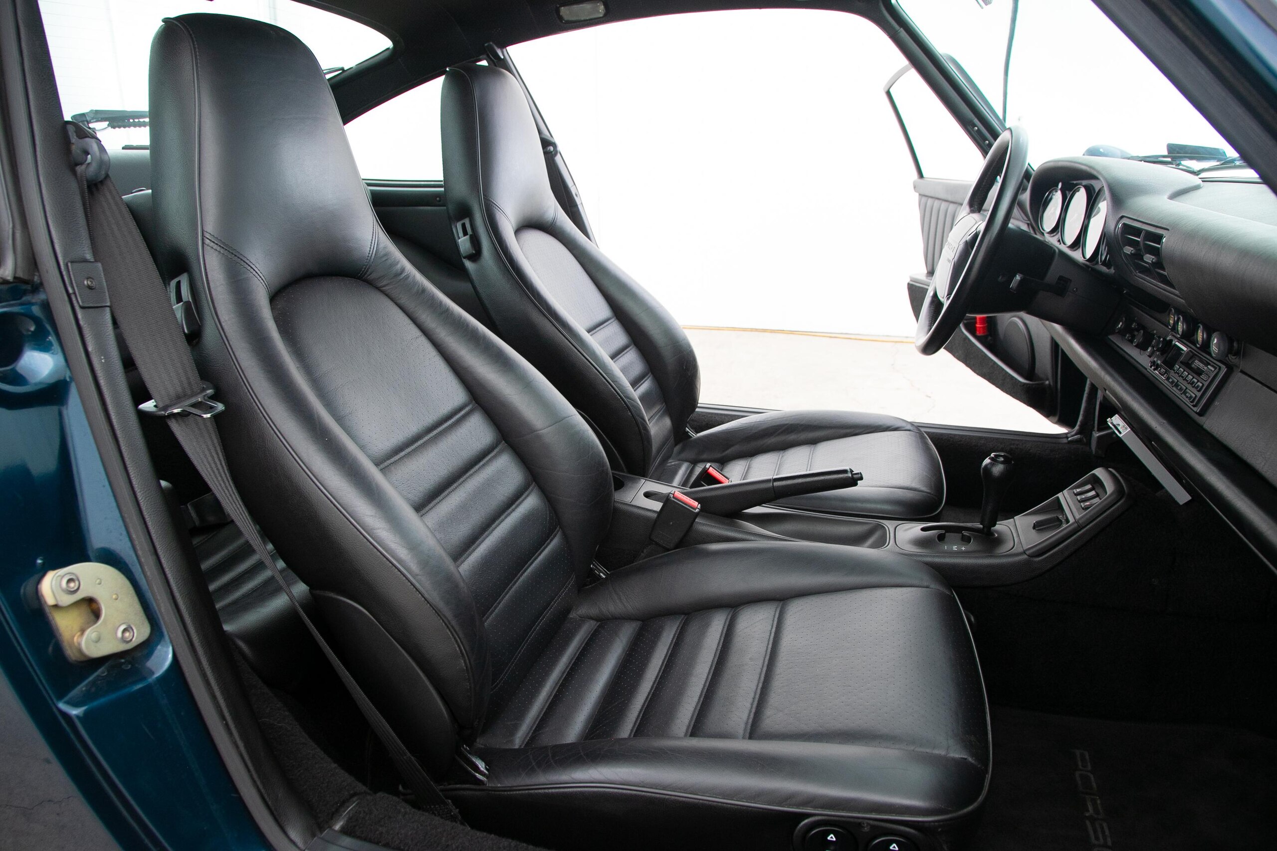 1993 Porsche 911 Carrera 2 — Photo 16 / 21