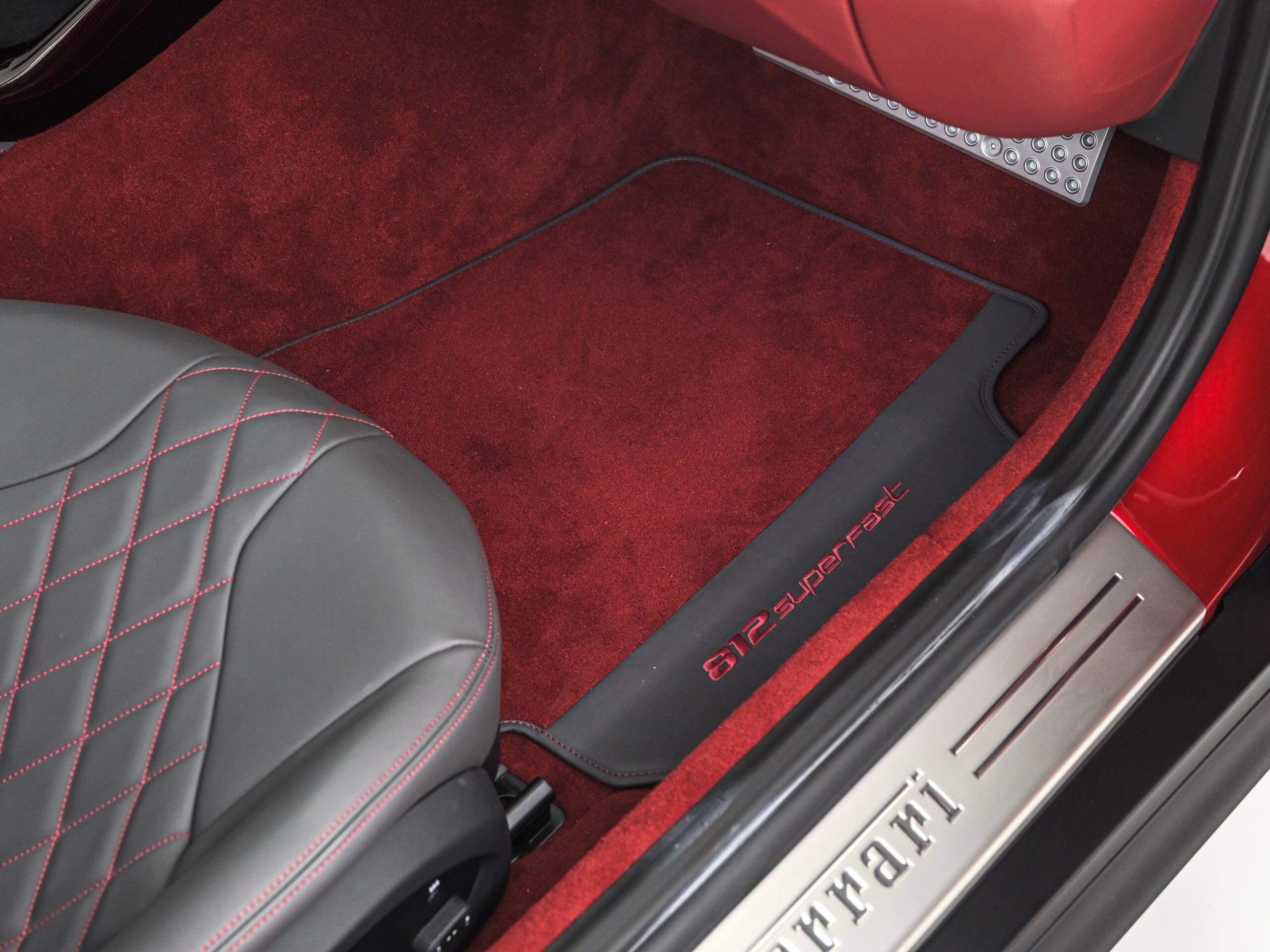 2021 Ferrari 812 Superfast — Photo 14 / 31