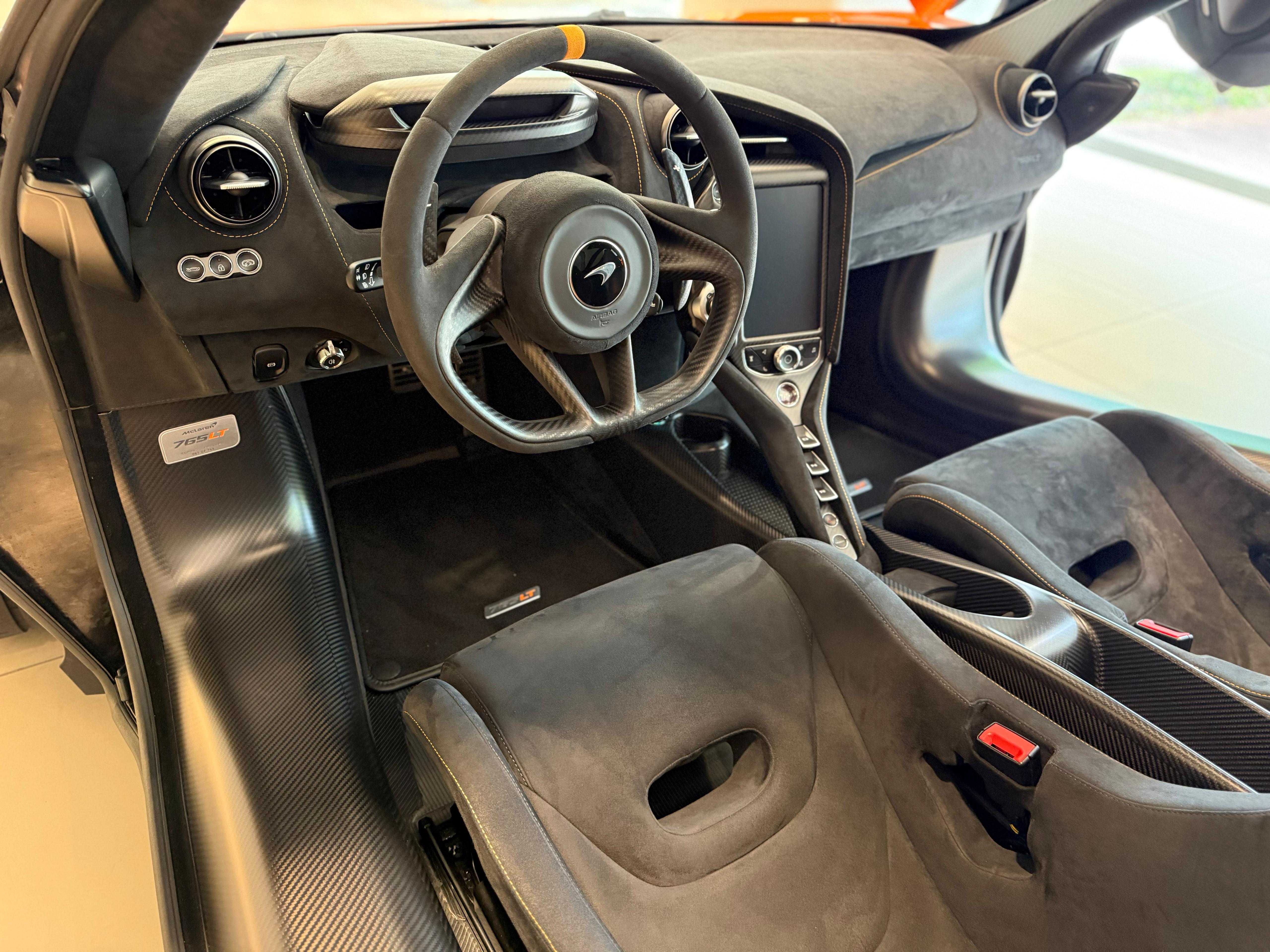 2021 McLaren 765LT — Photo 8 / 12
