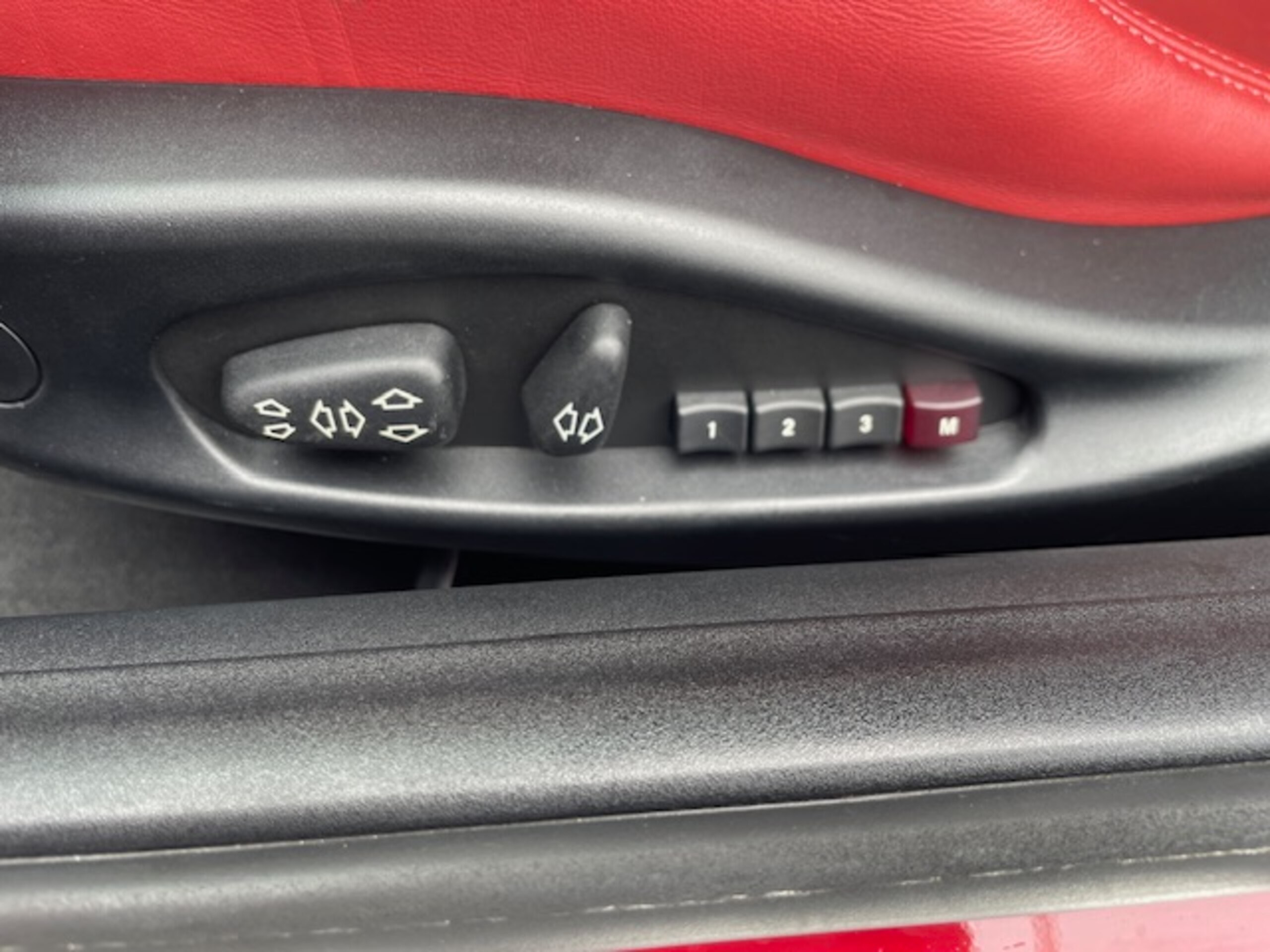 2007 BMW Z4 M Roadster — Photo 10 / 16