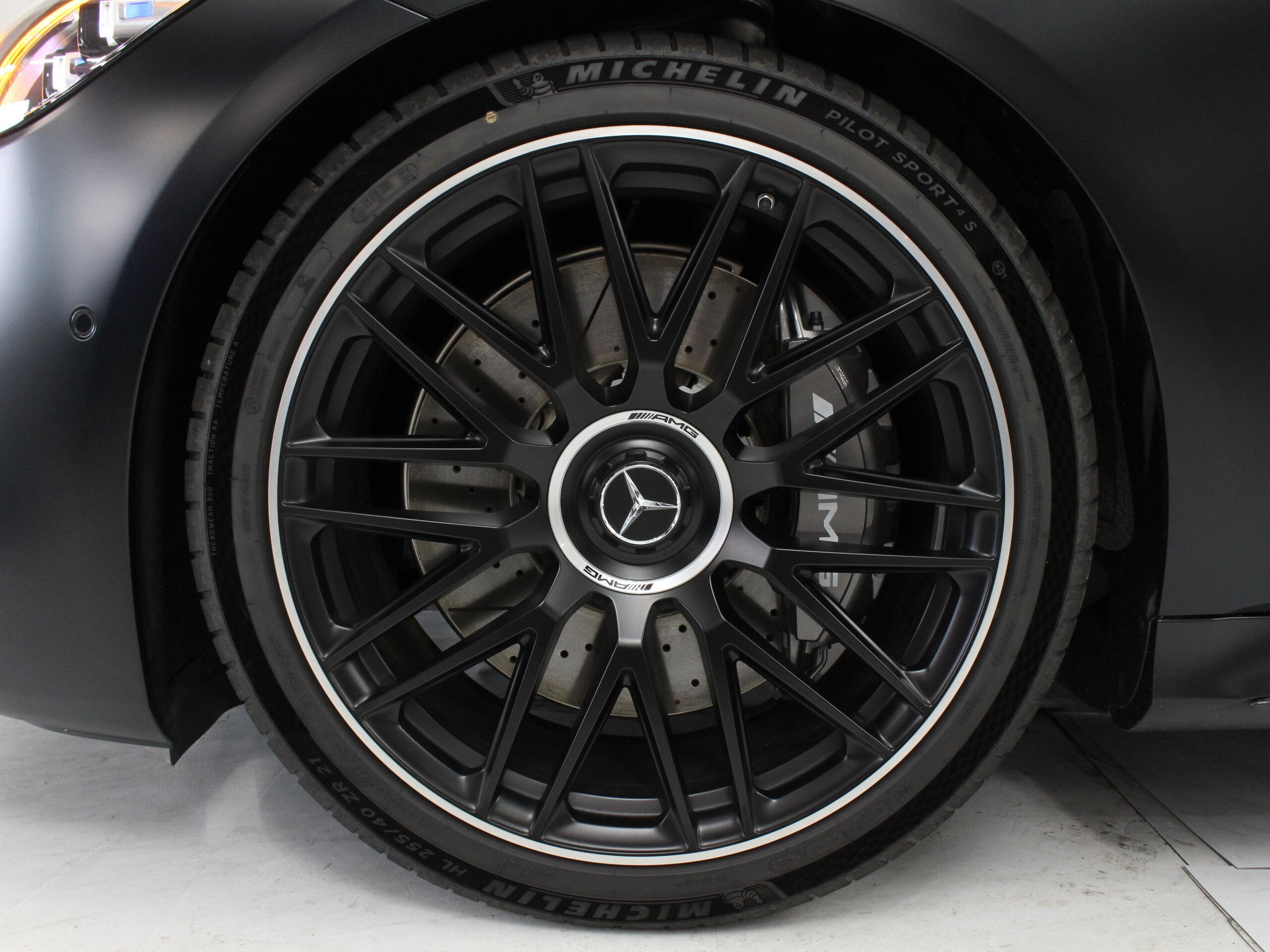 2024 Mercedes Benz AMG S63 E Performance — Photo 18 / 20