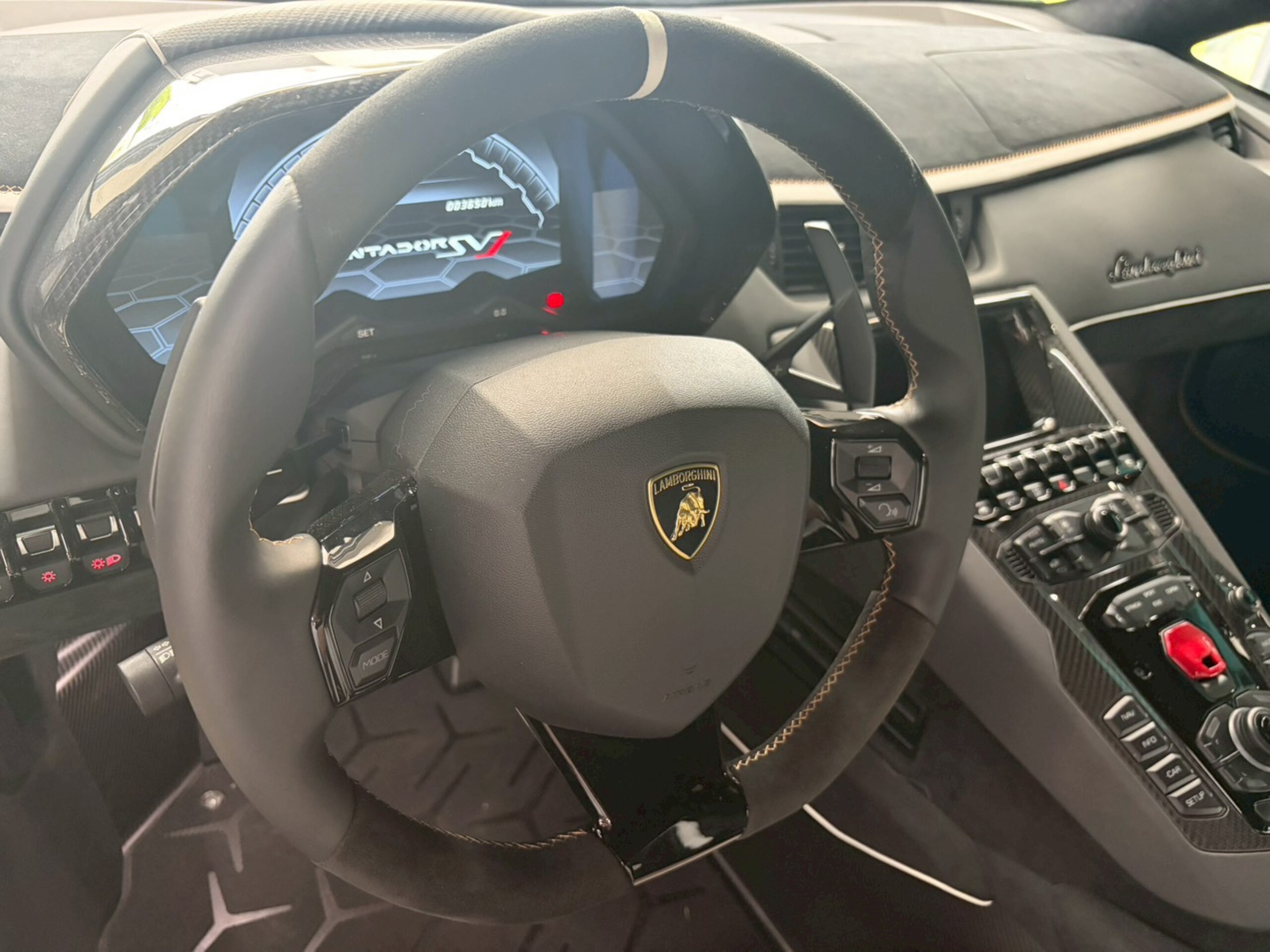 2019 Lamborghini Aventador SVJ — Photo 26 / 41