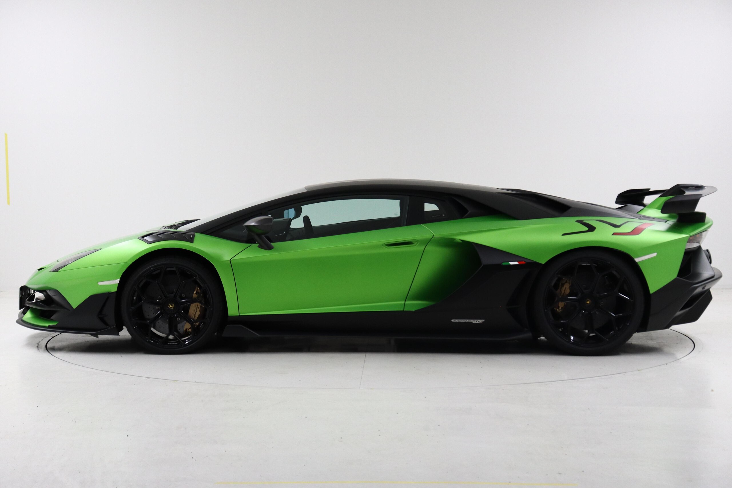 2019 Lamborghini Aventador SVJ — Photo 8 / 28