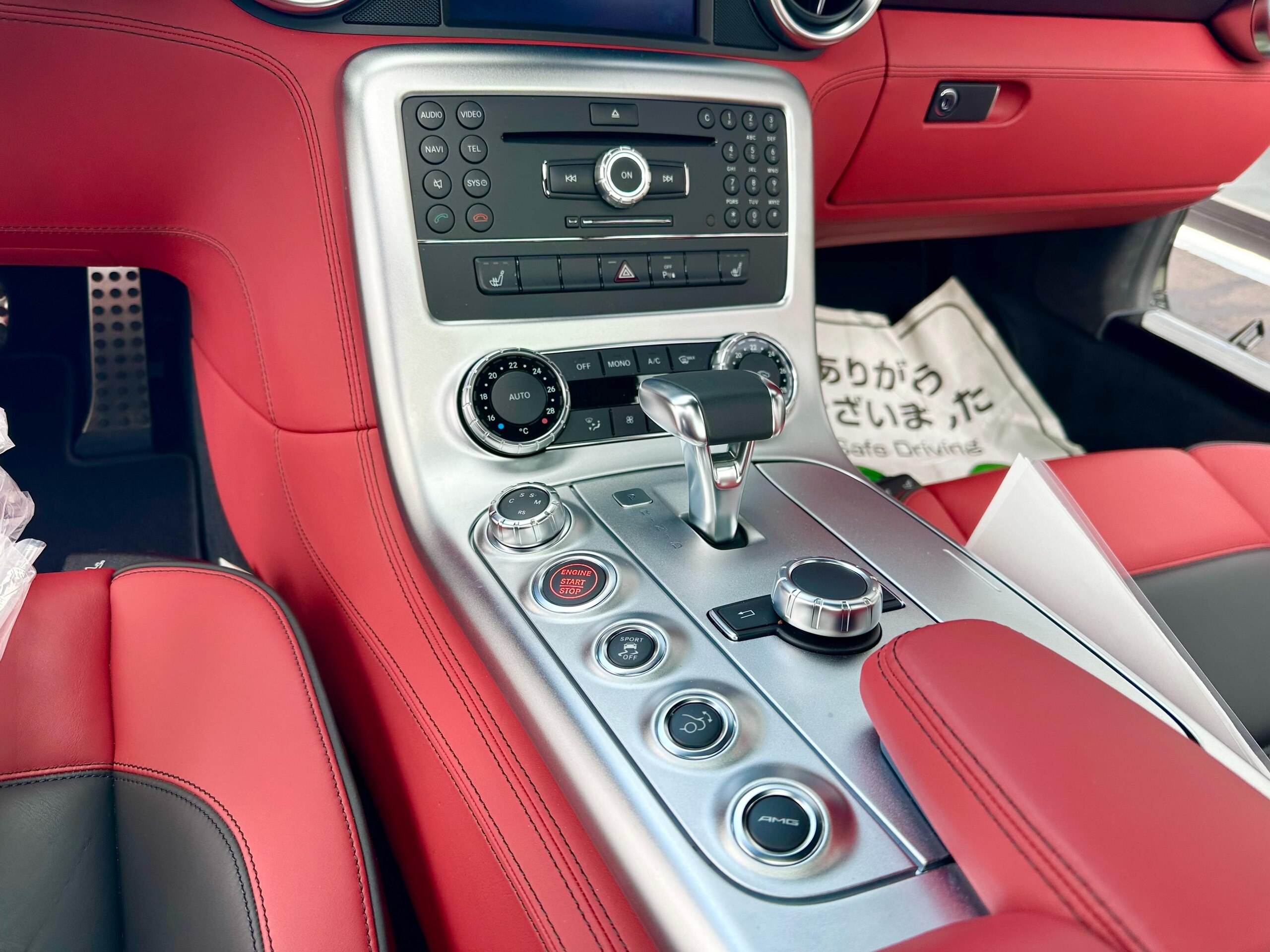 2010 Mercedes Benz SLS AMG — Photo 13 / 25