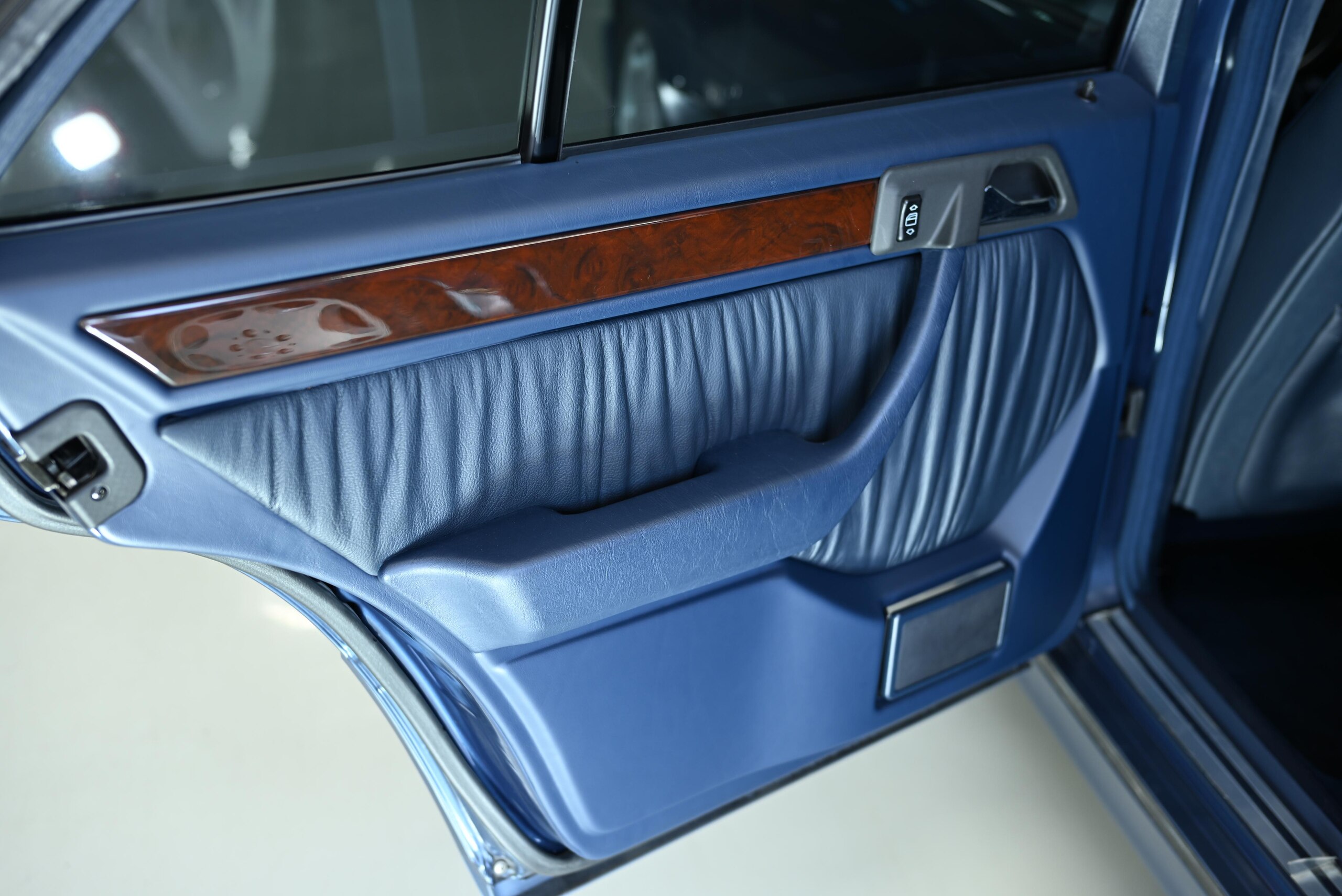 1994 Mercedes Benz E500 — Photo 34 / 74