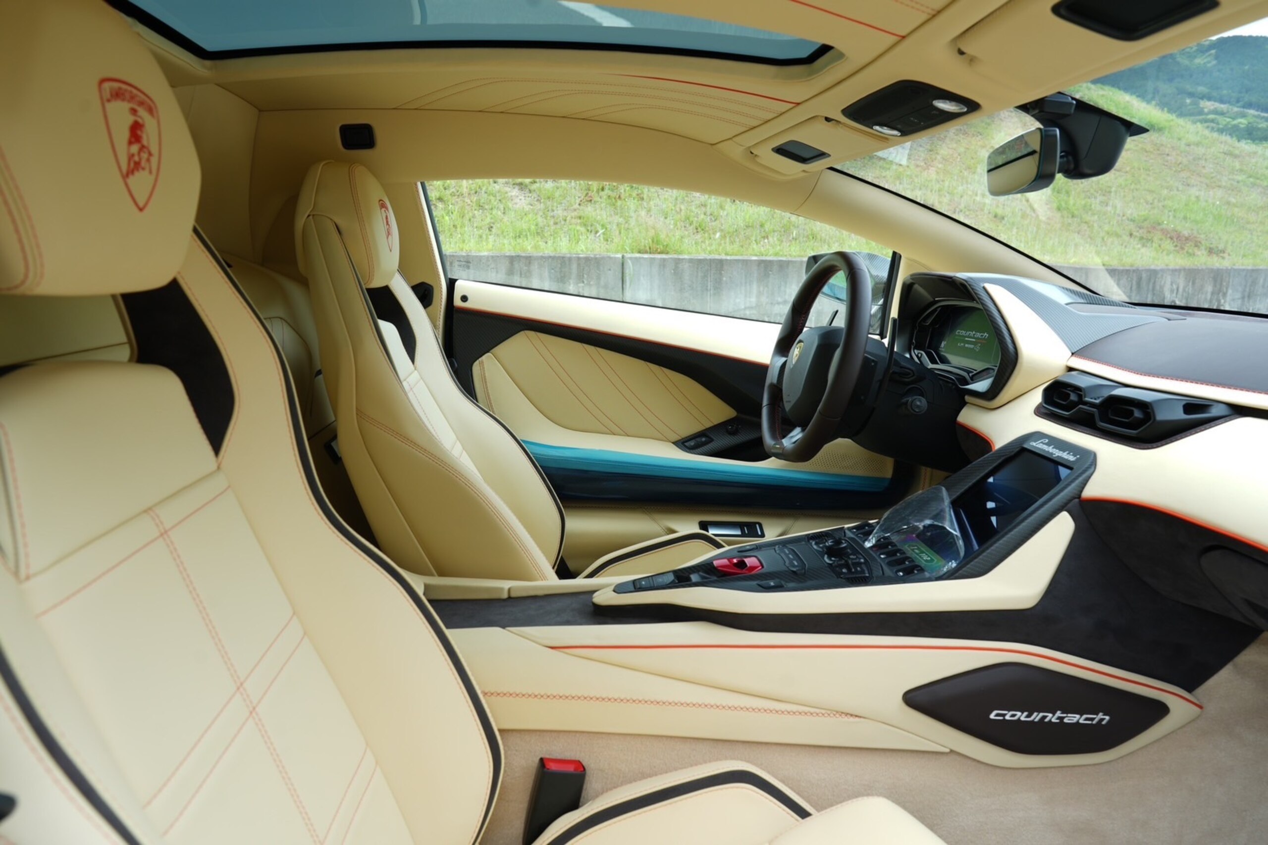 2022 Lamborghini Countach LPI 800-4 — Photo 23 / 28
