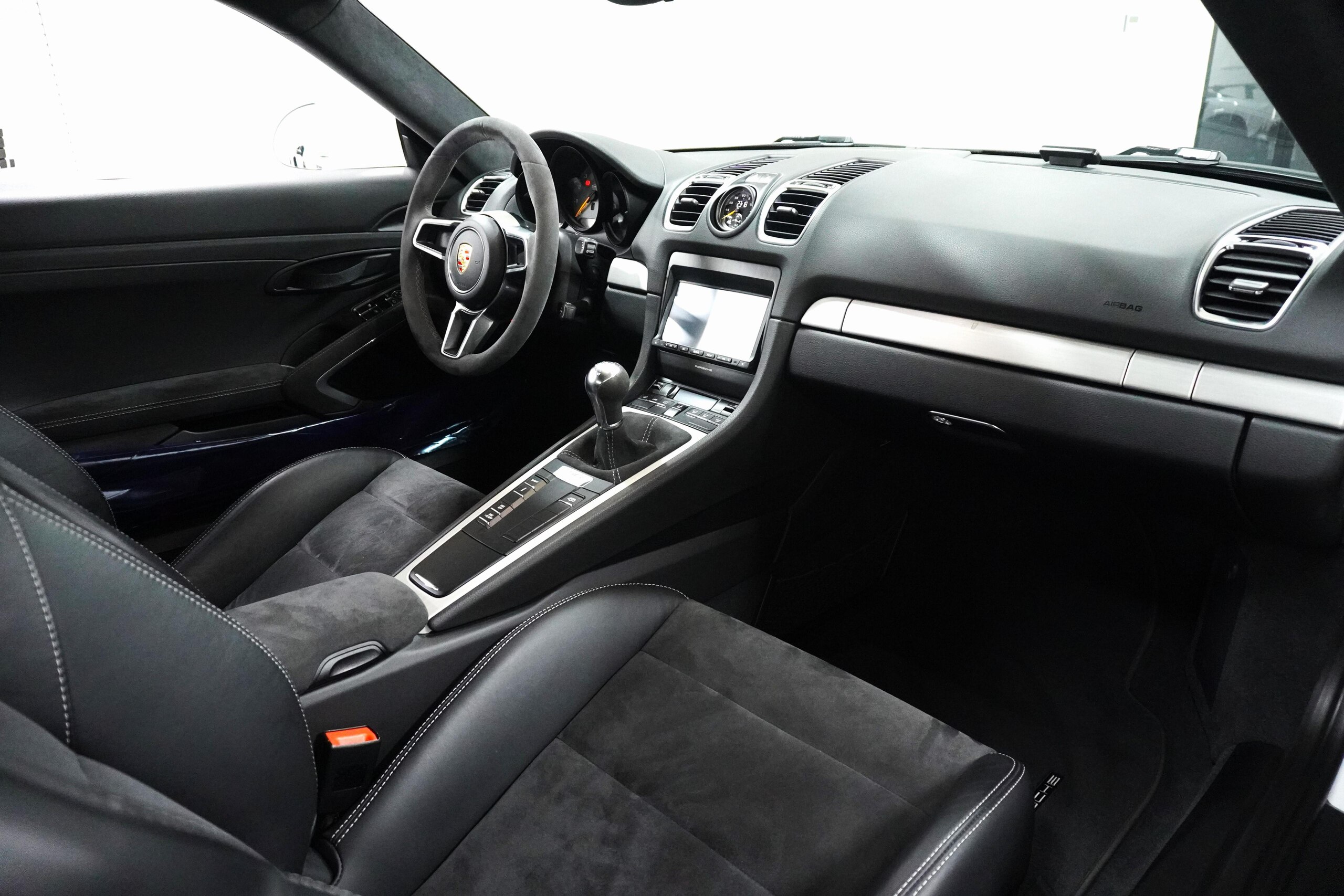 2015 Porsche Cayman GT4 — Photo 15 / 17