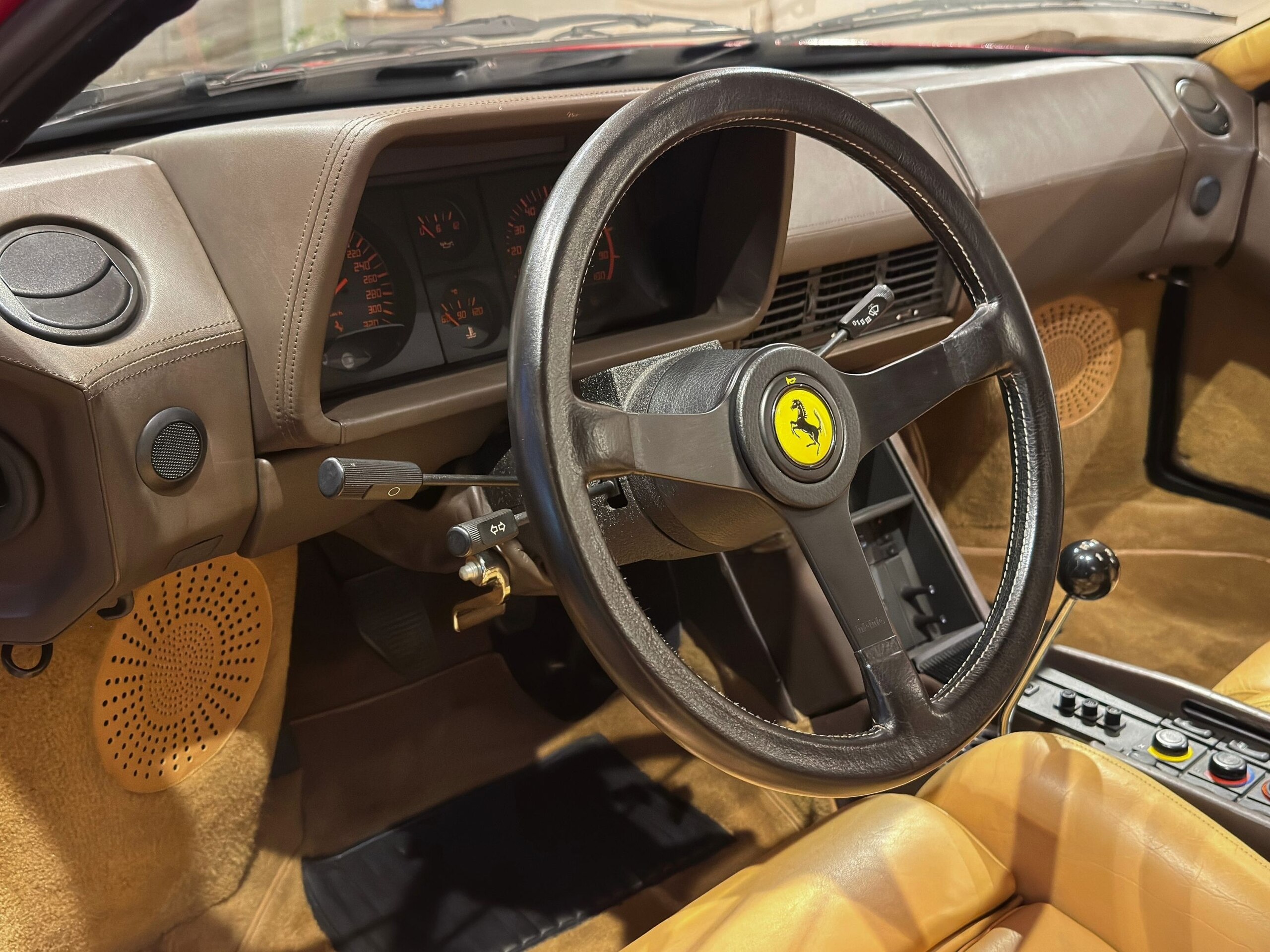 1988 Ferrari Testarossa — Photo 10 / 19