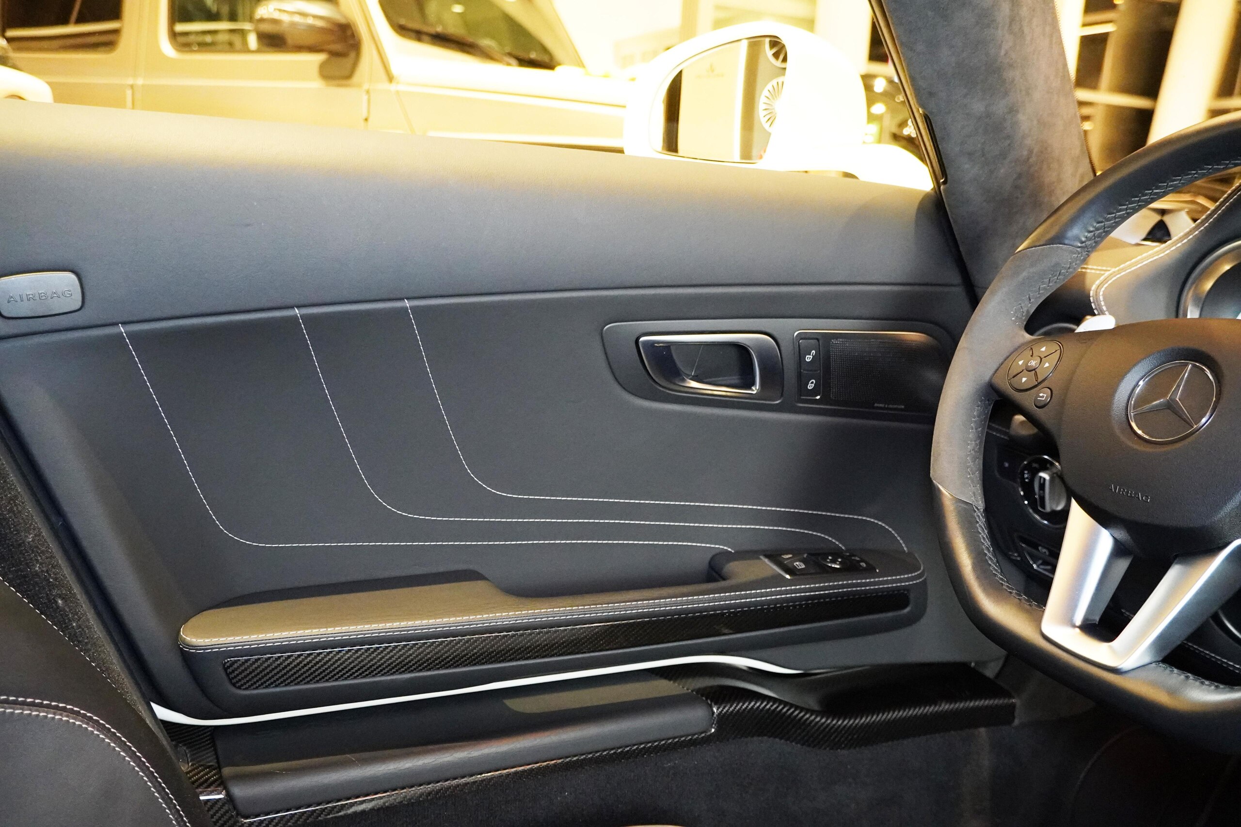 2010 Mercedes Benz SLS AMG — Photo 12 / 19