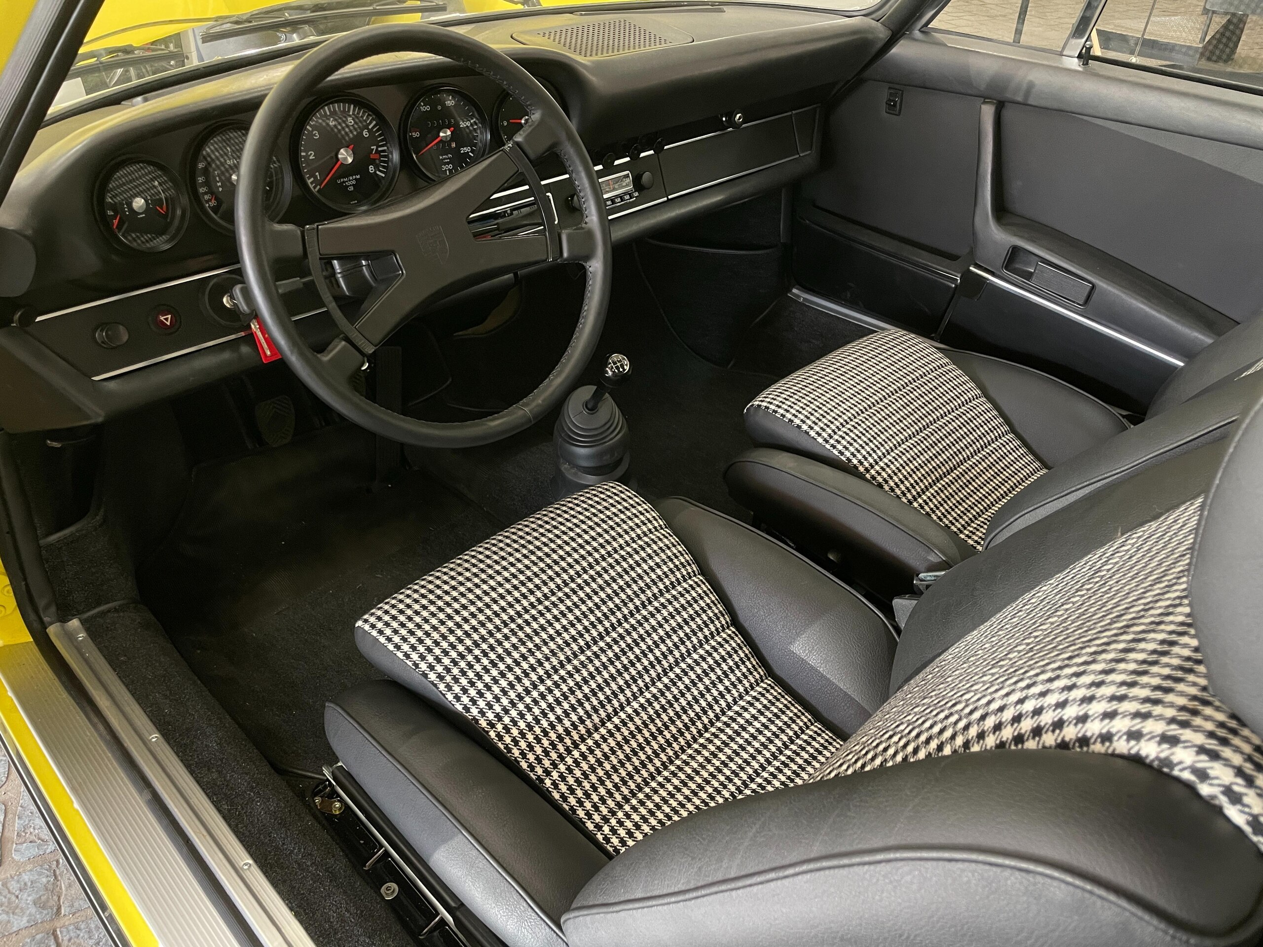 1973 Porsche 911 Carrera RS 2.7 — Photo 7 / 13